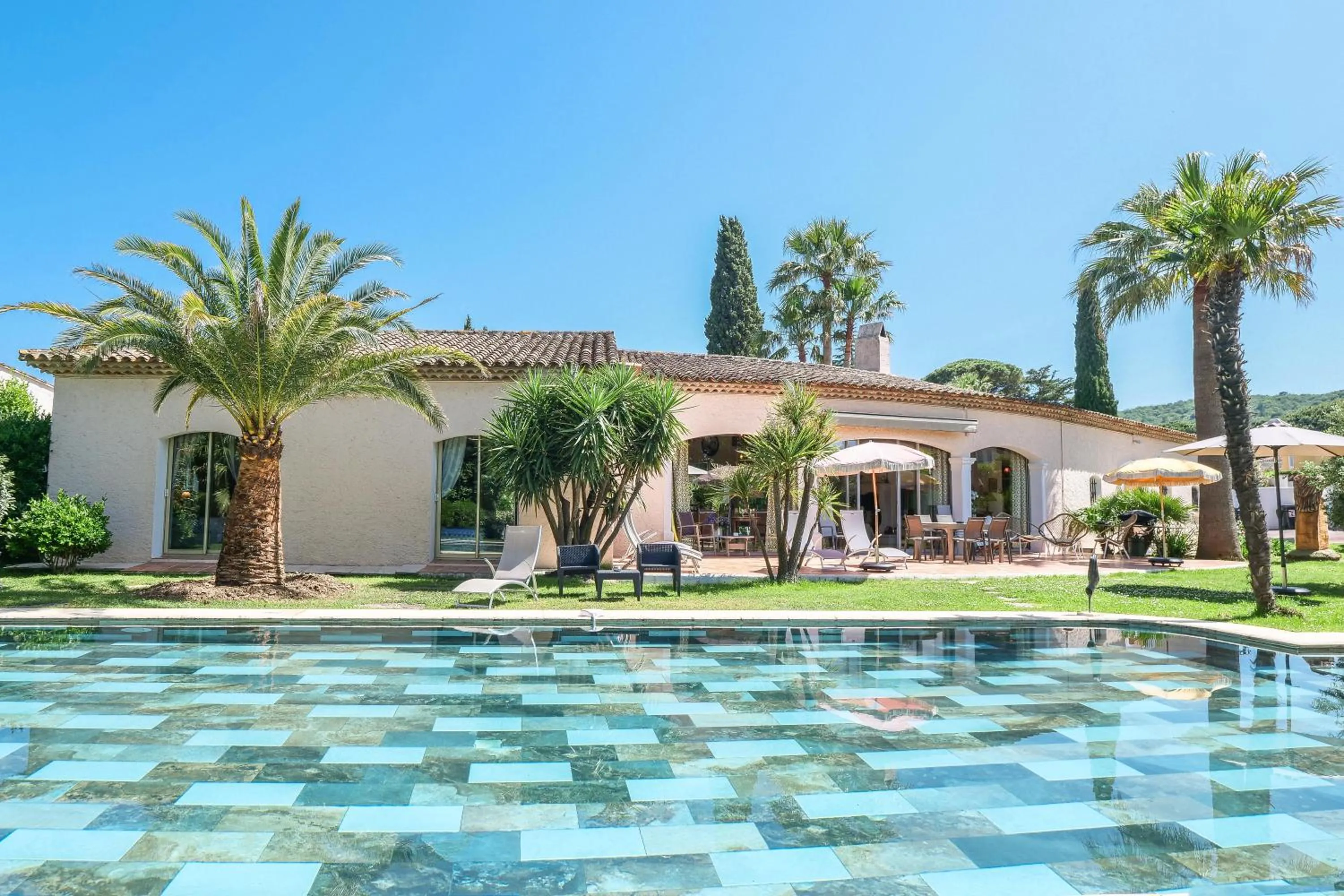 Swimming pool in Villa Alizée B&B