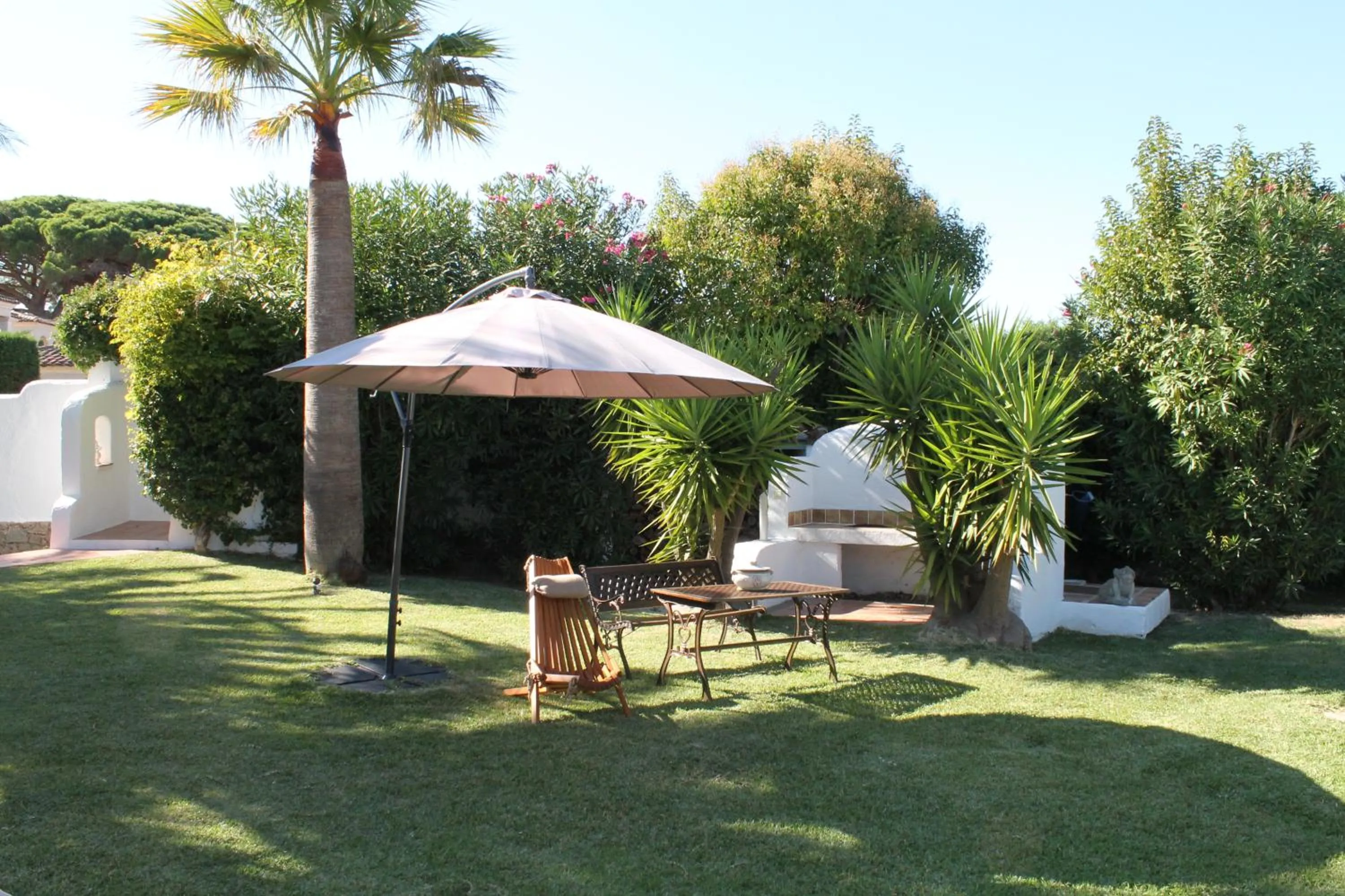 Garden in Villa Alizée B&B