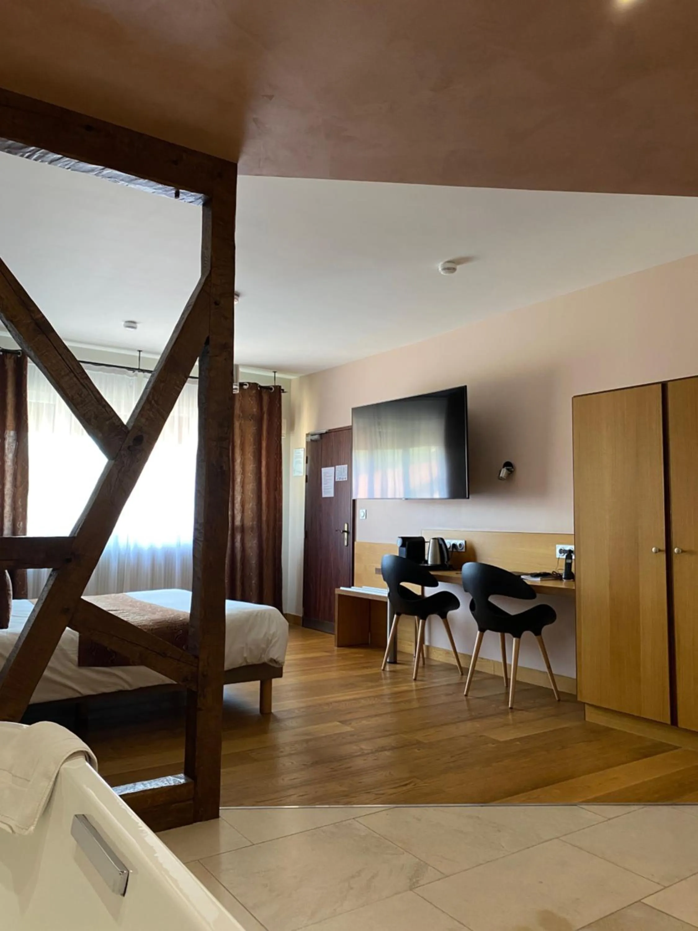 Bed in Auberge des Moulins