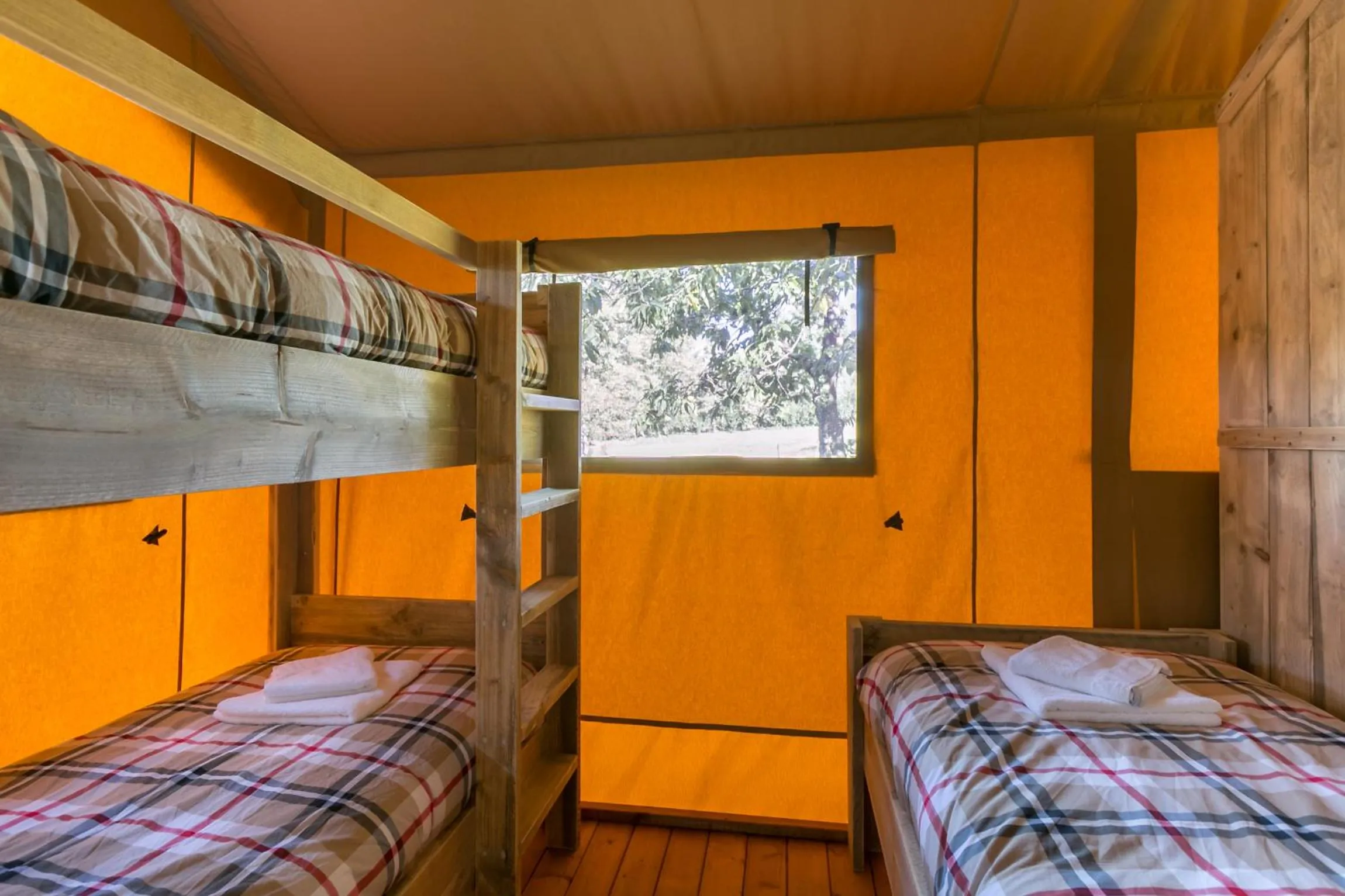 Bed in Village de Montmarsis