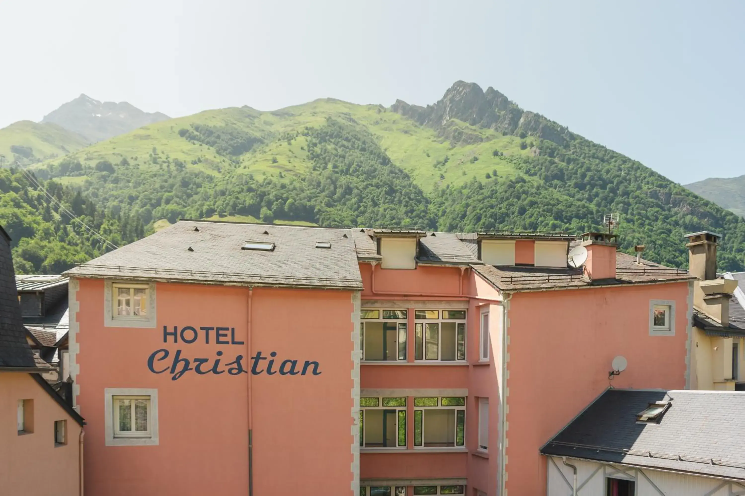 Property building in Hotel Christian Property building in Hotel Christian