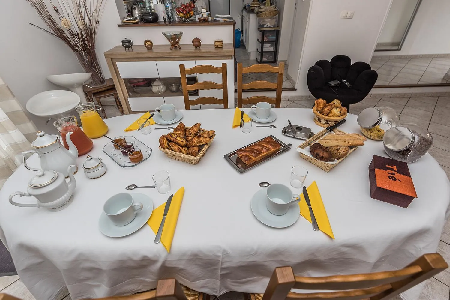 Continental breakfast in Chambres d'hôtes près de Disney