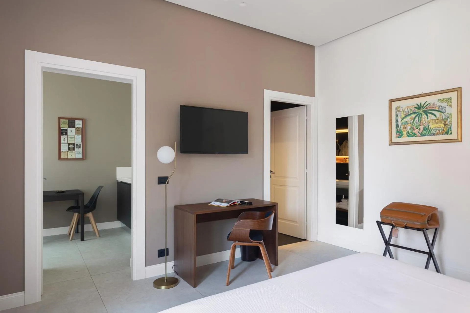 Living room, Bed in Palazzo Sovrana Serviced Luxury Apartments