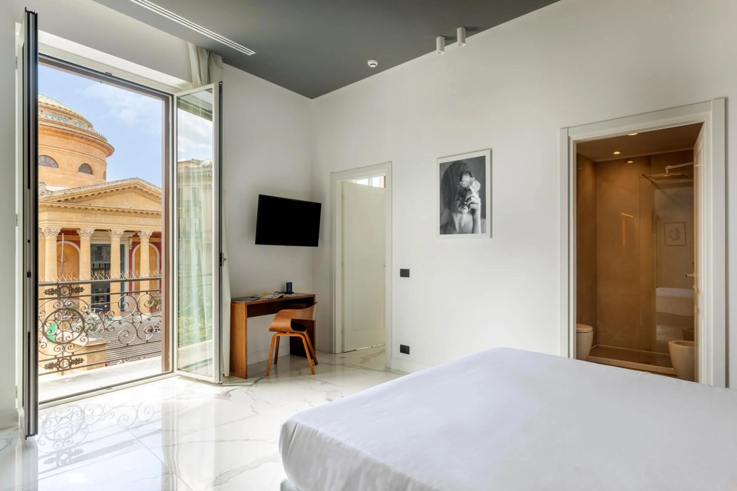 Bed in Palazzo Sovrana Serviced Luxury Apartments