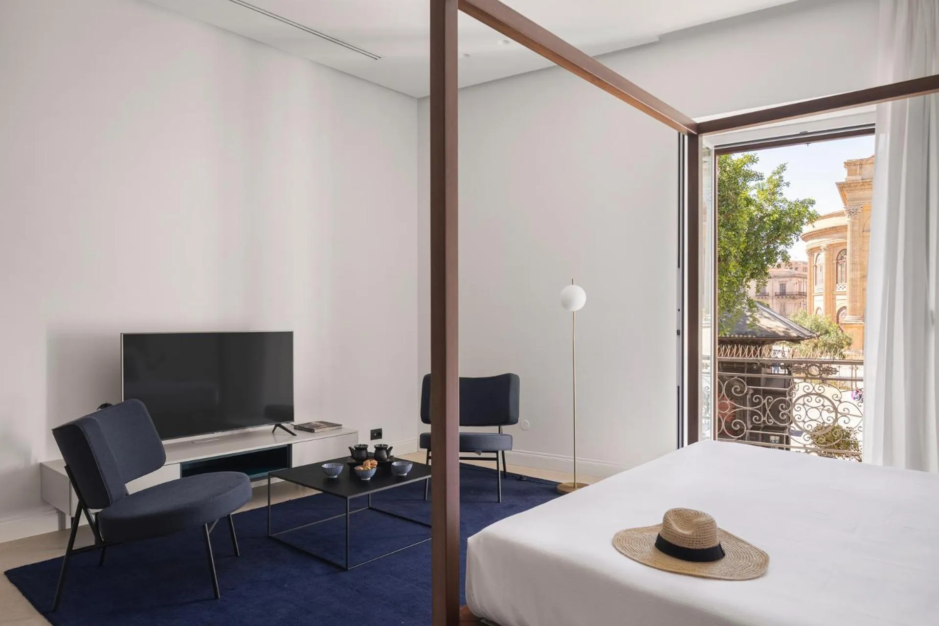 Bed in Palazzo Sovrana Serviced Luxury Apartments