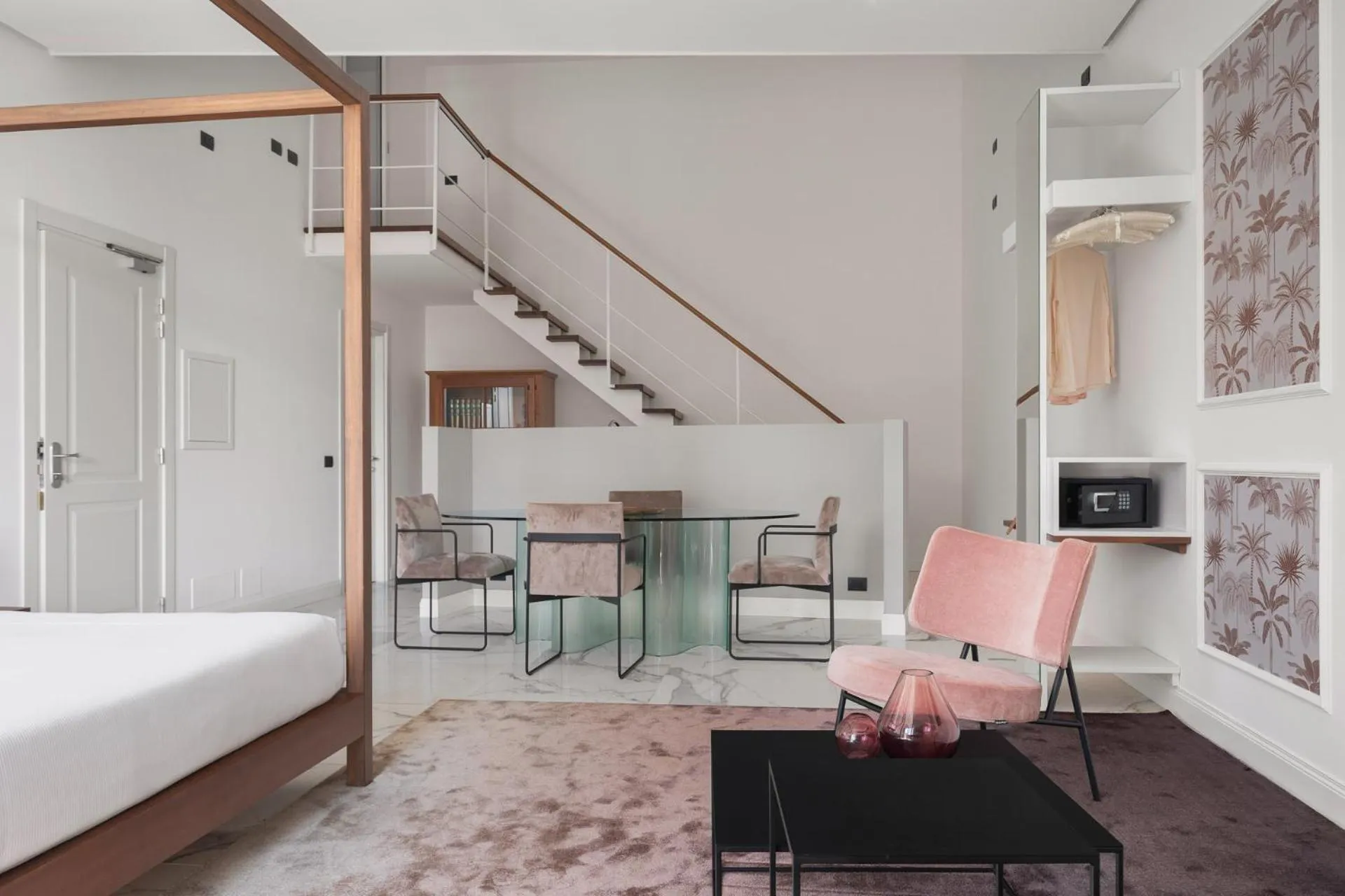 Photo of the whole room, Bed in Palazzo Sovrana Serviced Luxury Apartments