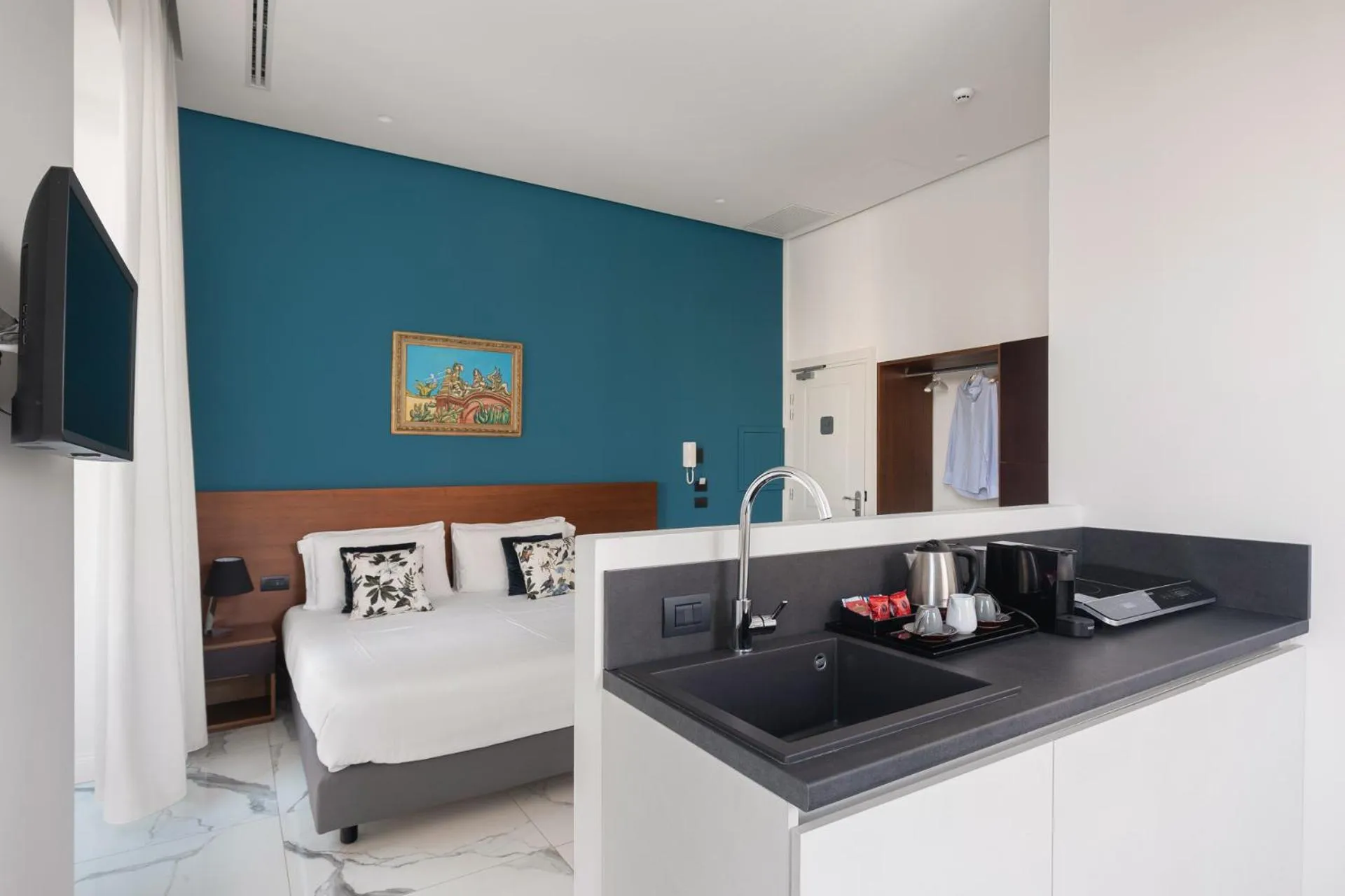 Kitchen or kitchenette in Palazzo Sovrana Serviced Luxury Apartments