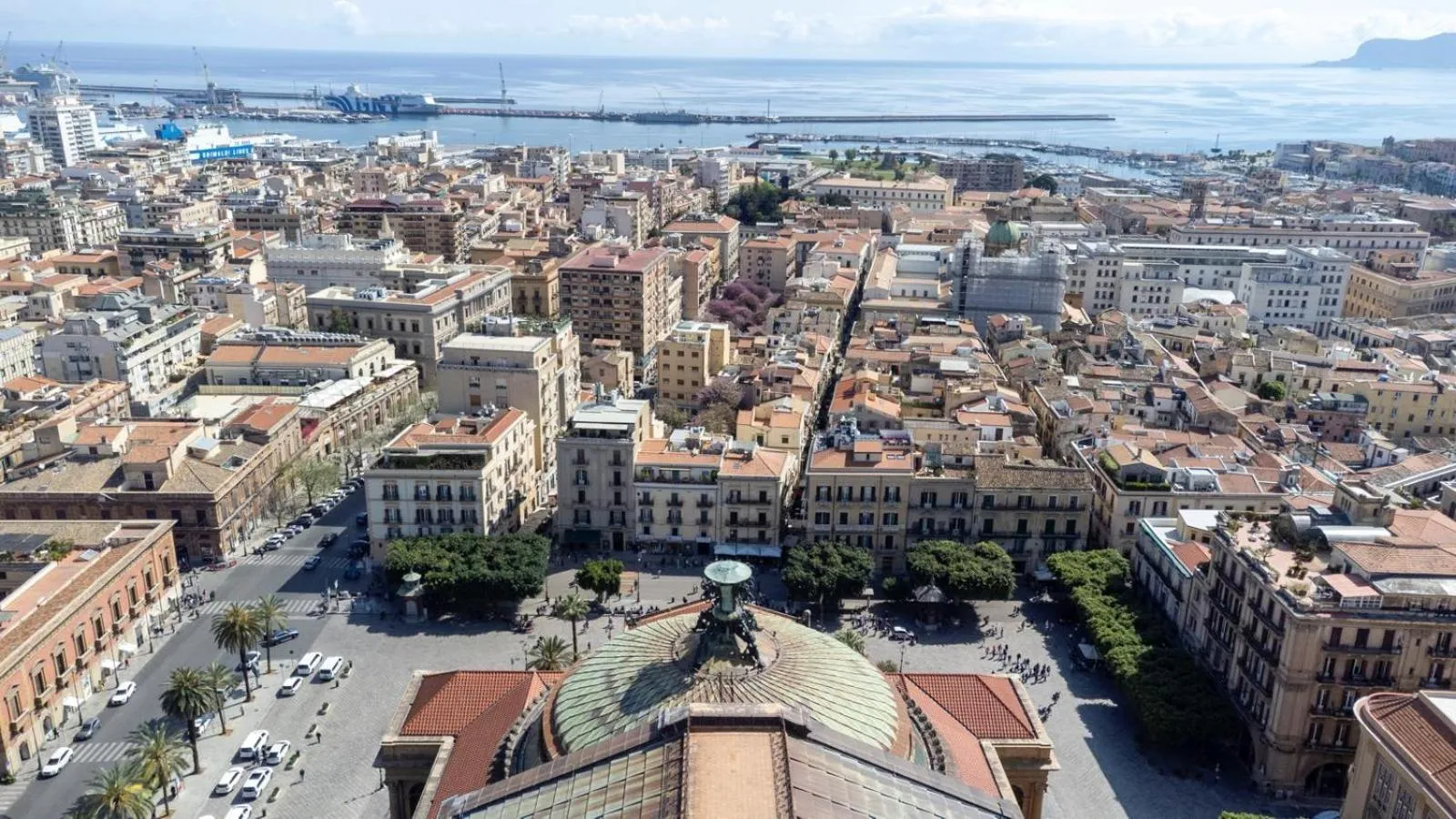 Property building in Palazzo Sovrana Serviced Luxury Apartments