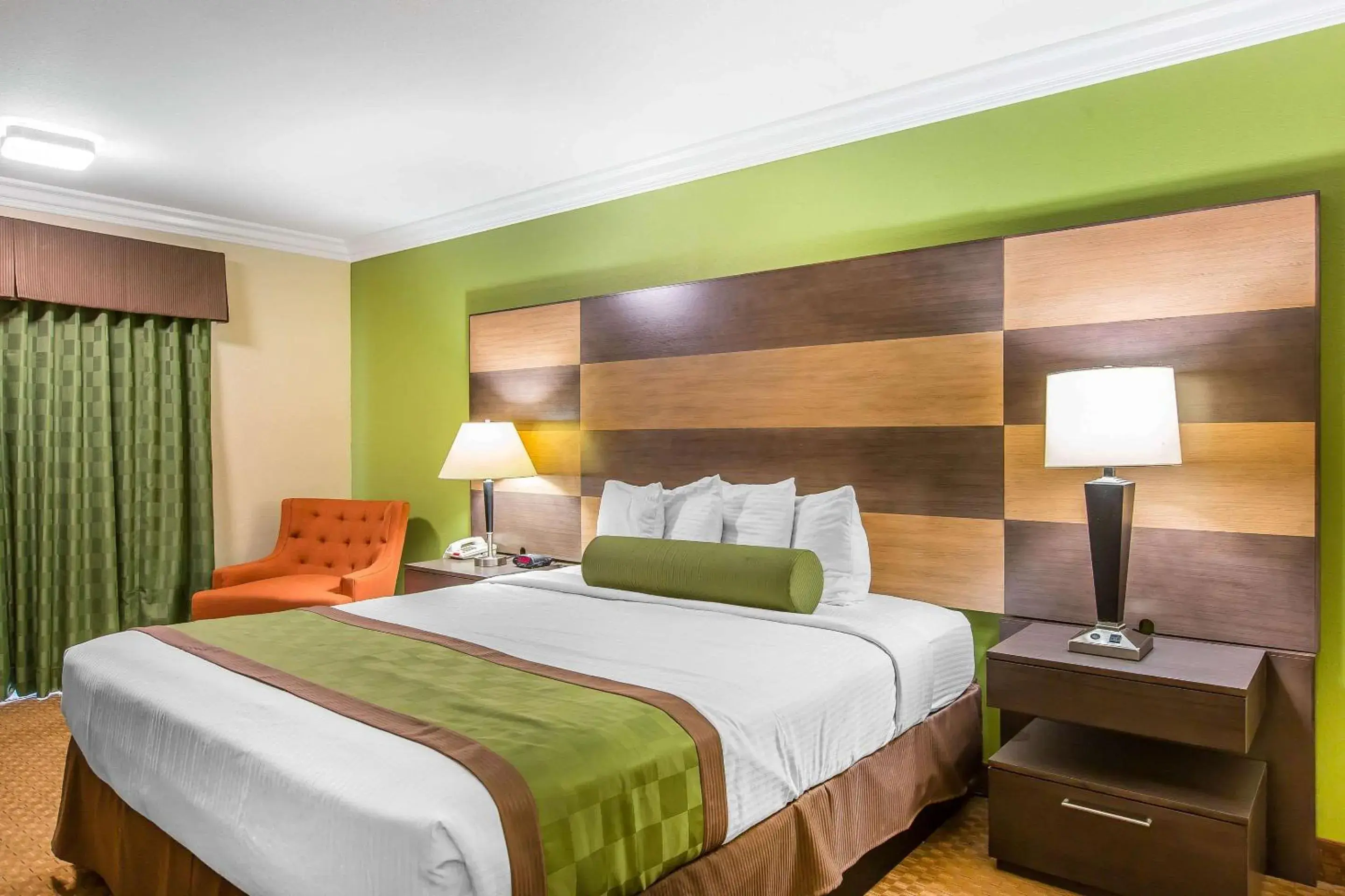 Bedroom, Bed in Rodeway Inn & Suites Canyon Lake-Menifee West Bedroom, Bed in Rodeway Inn & Suites Canyon Lake-Menifee West