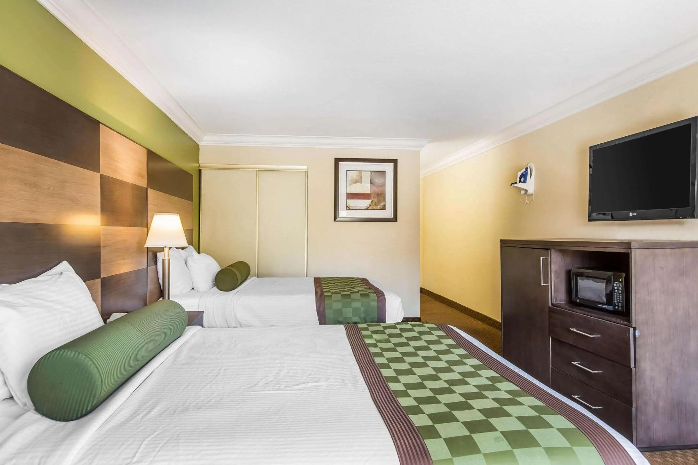 Bedroom, Bed in Rodeway Inn & Suites Canyon Lake-Menifee West