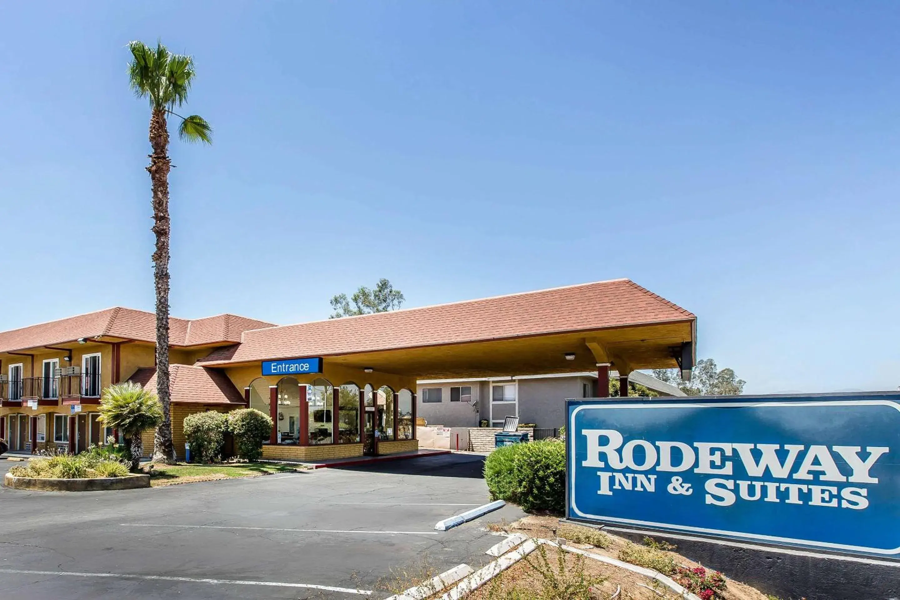 Property building in Rodeway Inn & Suites Canyon Lake-Menifee West Property building in Rodeway Inn & Suites Canyon Lake-Menifee West