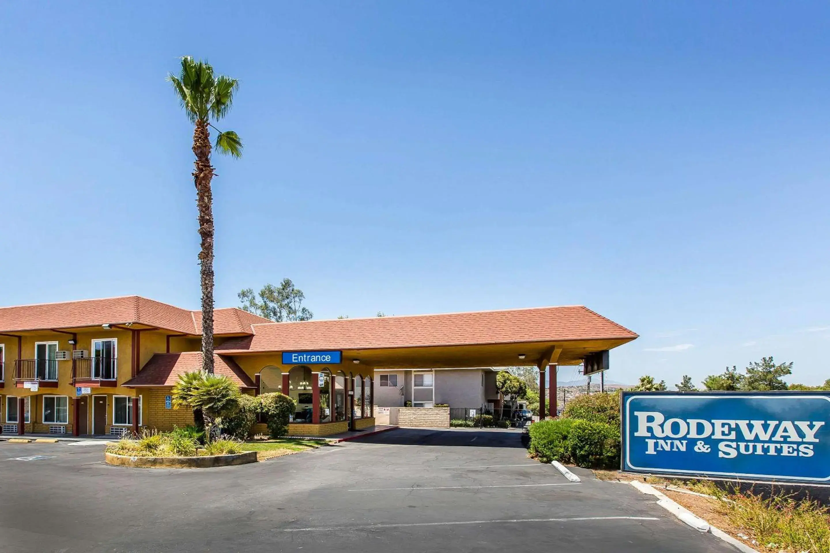 Property building in Rodeway Inn & Suites Canyon Lake-Menifee West Property building in Rodeway Inn & Suites Canyon Lake-Menifee West