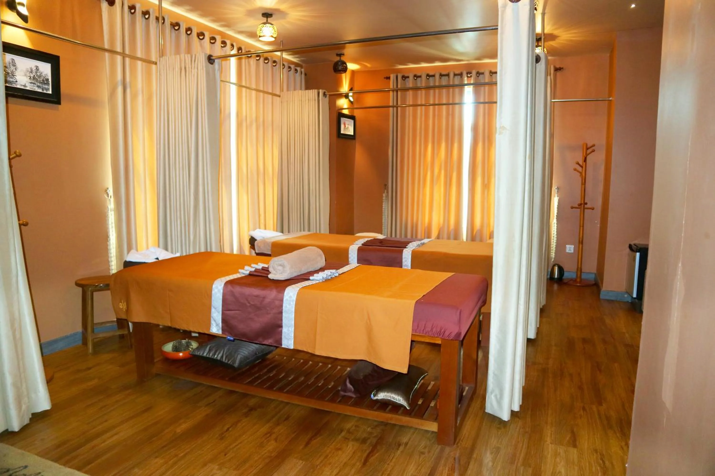 Massage, Bed in HM Grand Central Hotel
