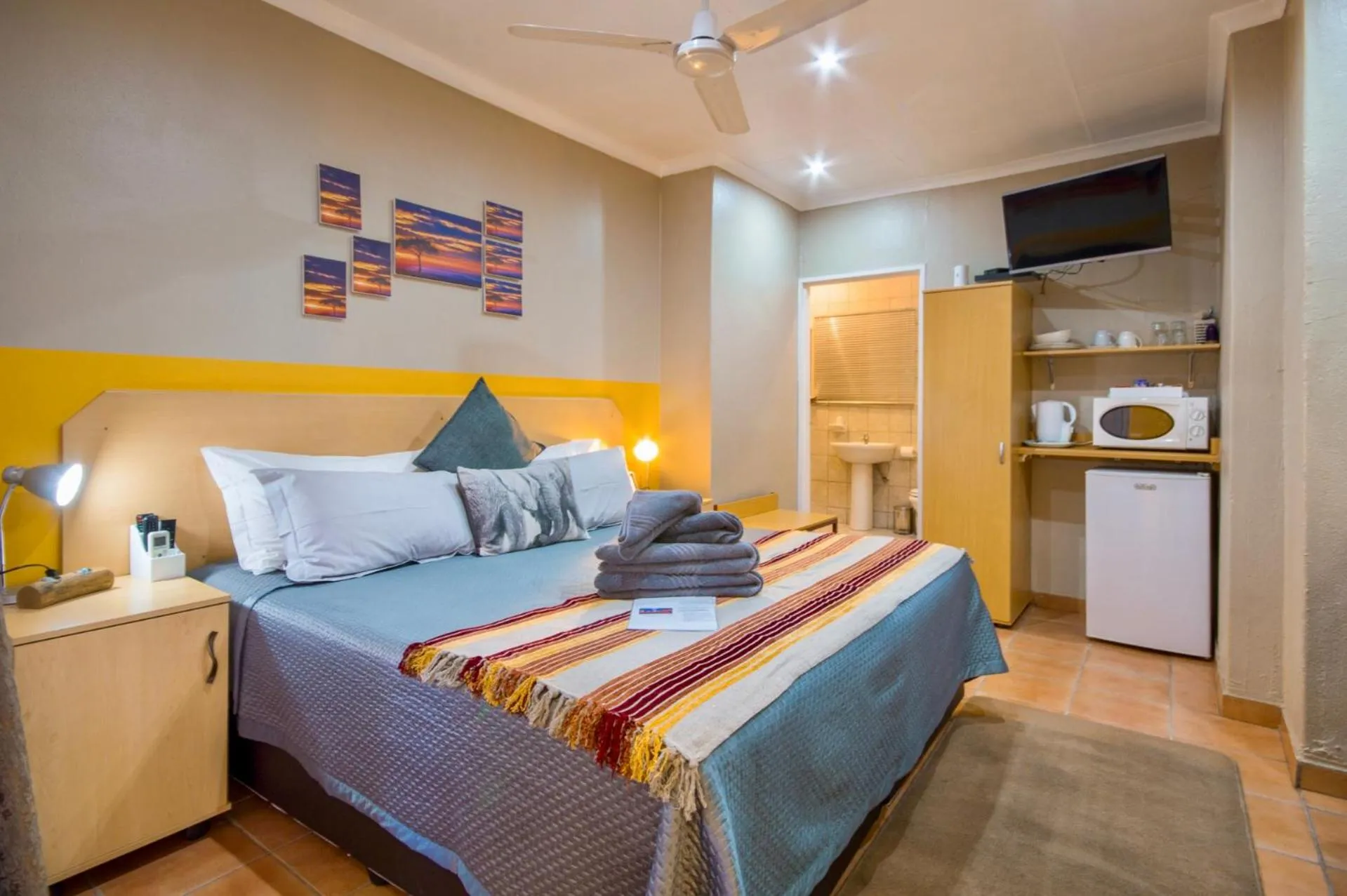 Double or Twin Room with Private Bathroom in Marle' Lodge