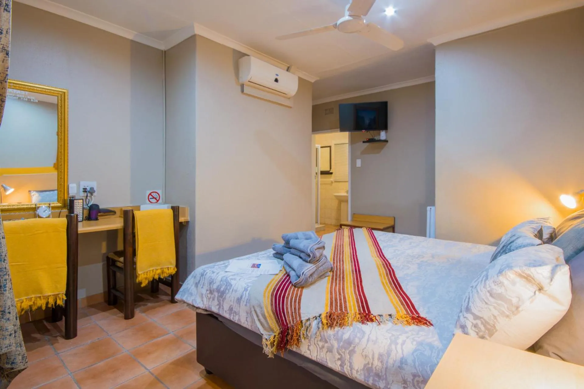 Double or Twin Room with Private Bathroom in Marle' Lodge