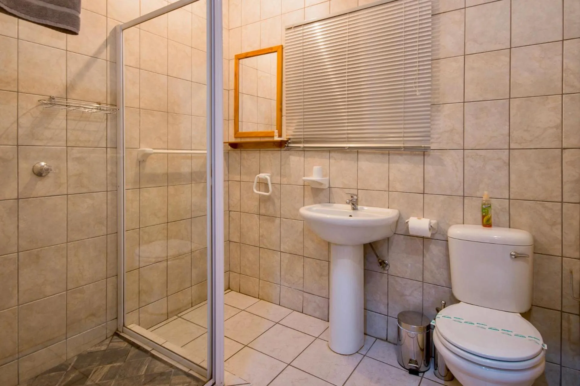 Double or Twin Room with Private Bathroom in Marle' Lodge
