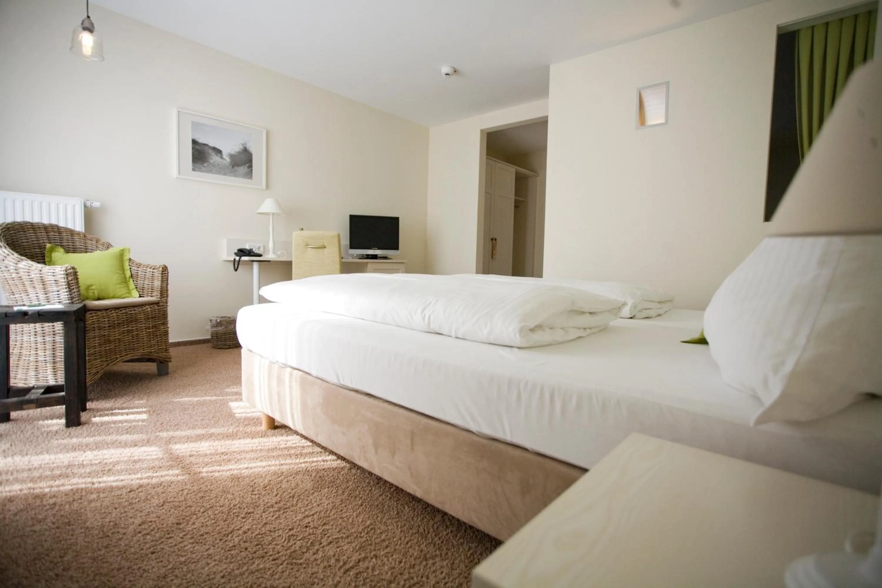 Photo of the whole room, Bed in Paulsen's Landhotel und Restaurant