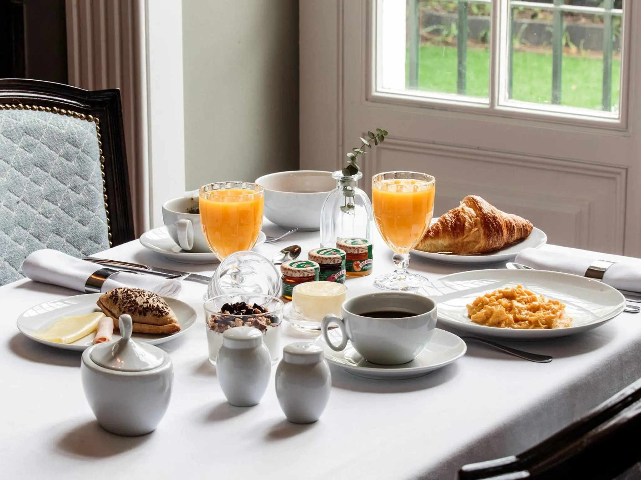 Breakfast in Dear Lisbon - Valmor Palace