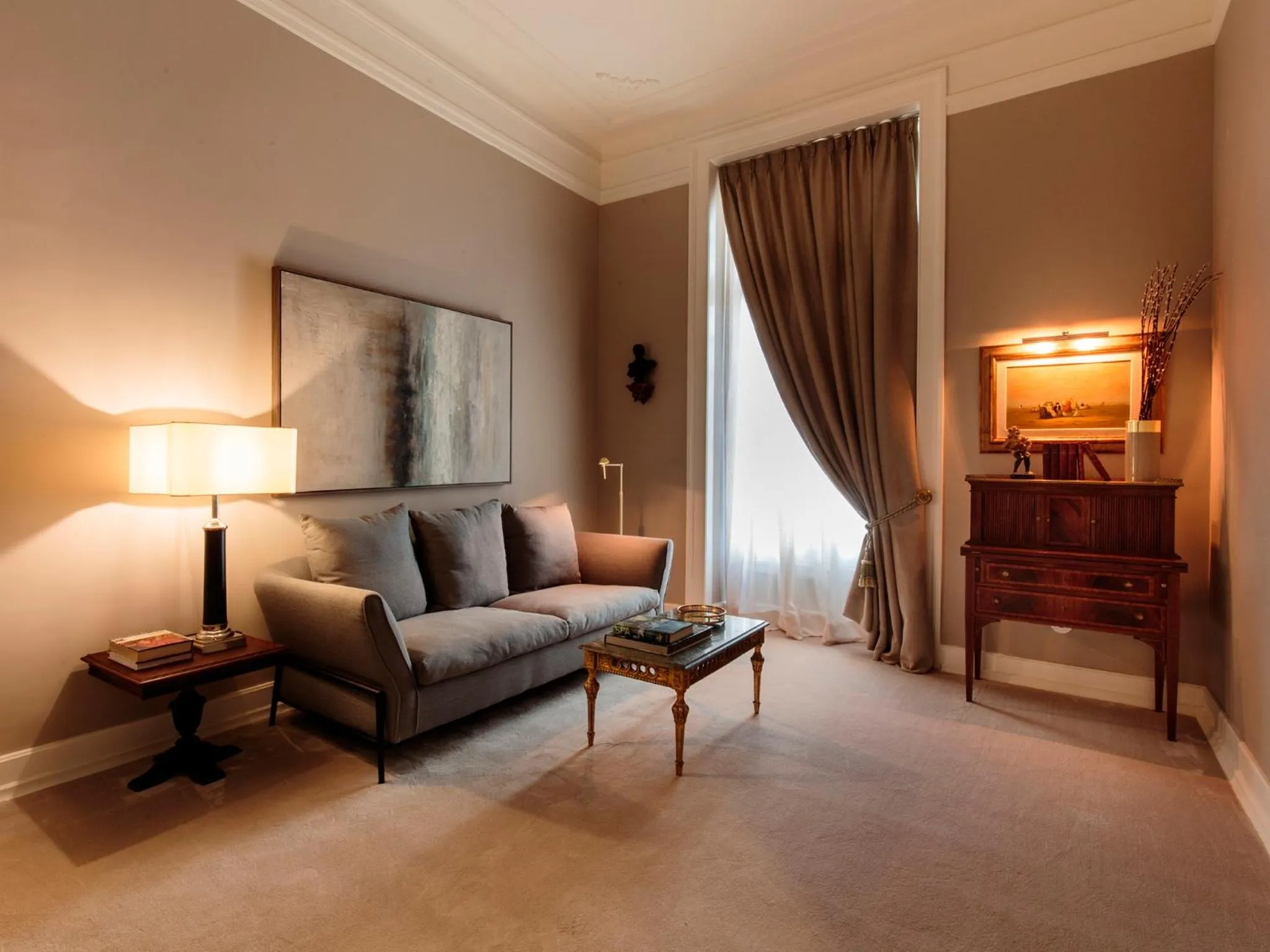 Seating area in Dear Lisbon - Valmor Palace