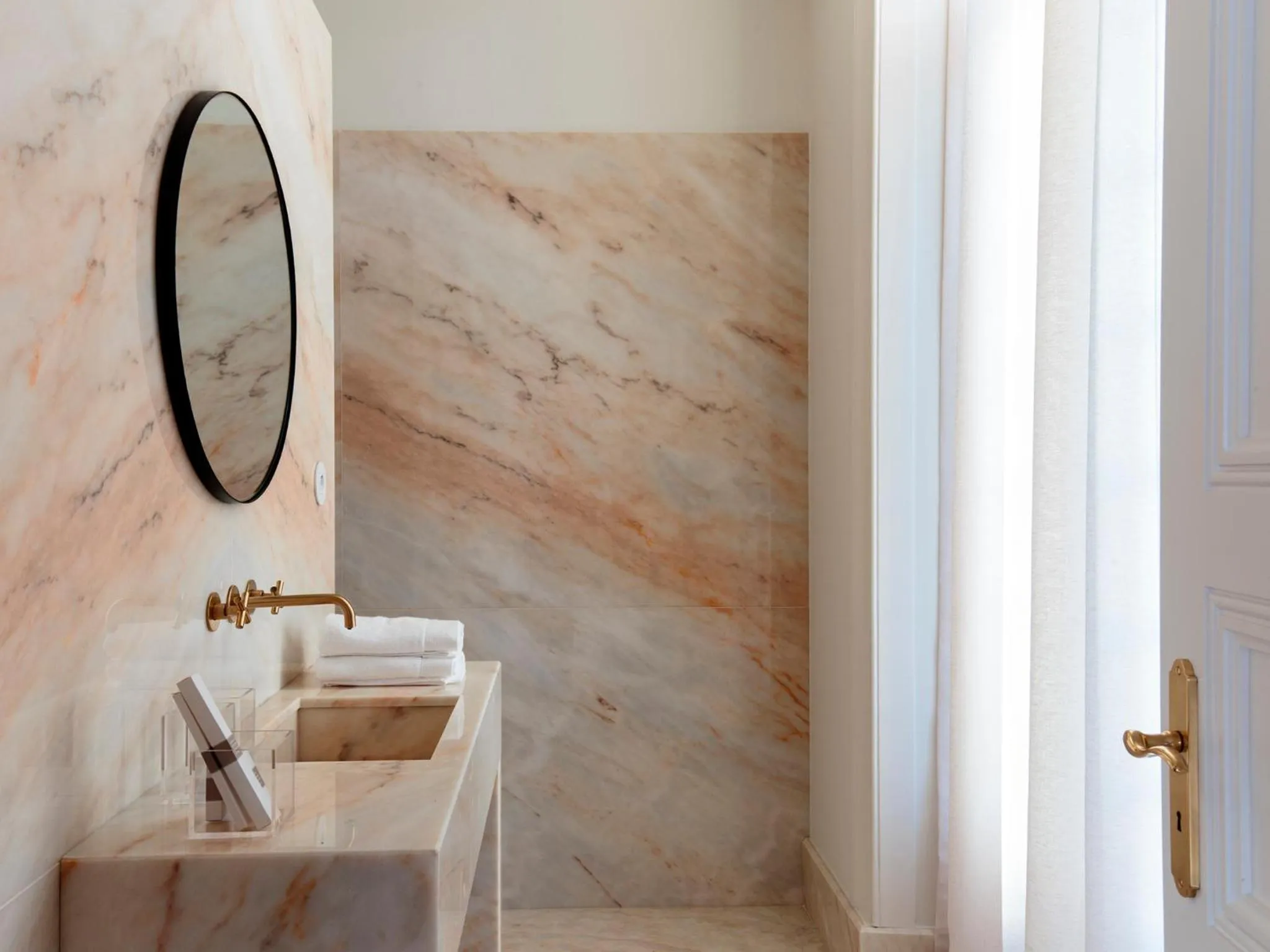 Toilet in Dear Lisbon - Valmor Palace