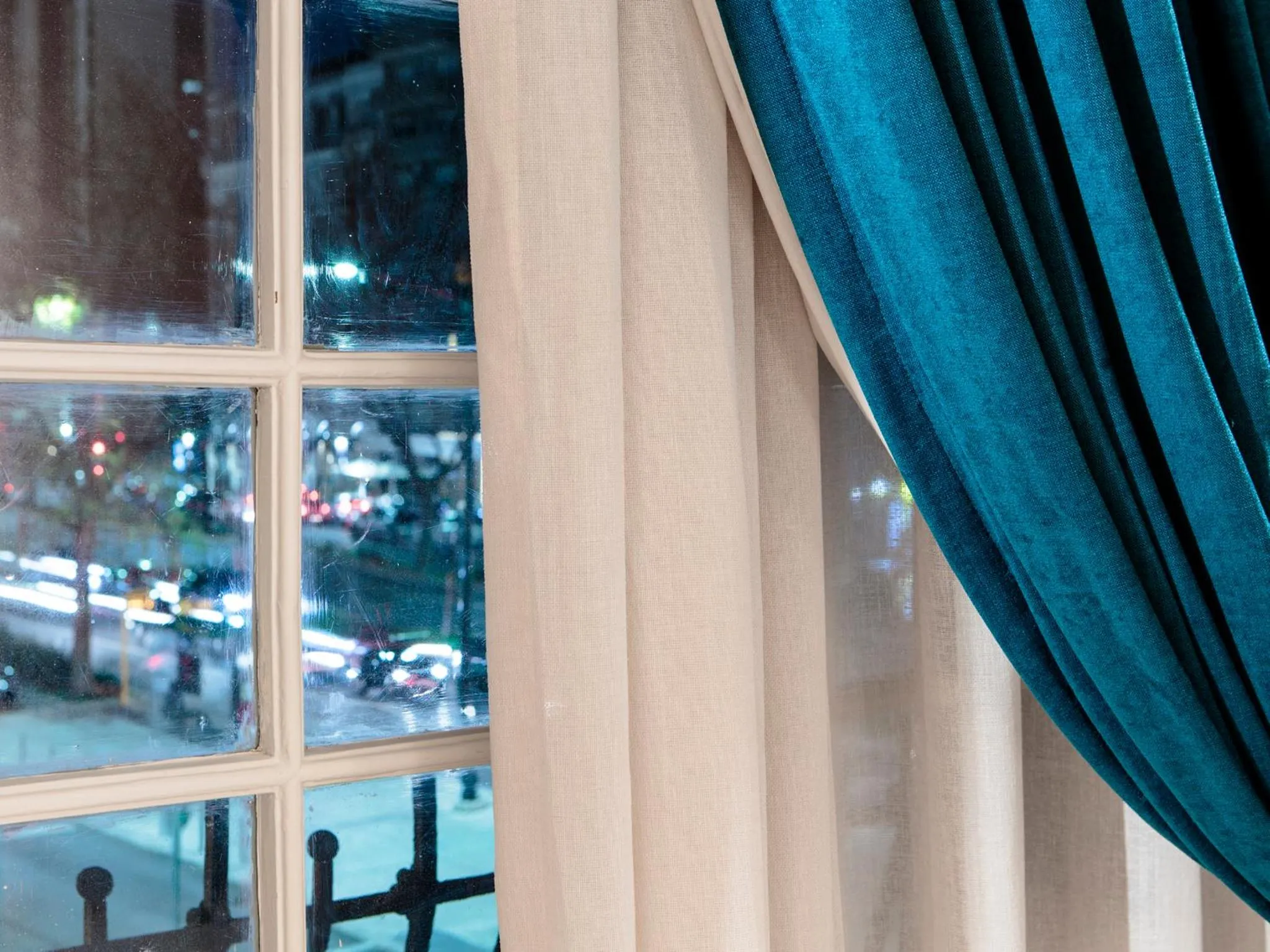 Night in Dear Lisbon - Valmor Palace