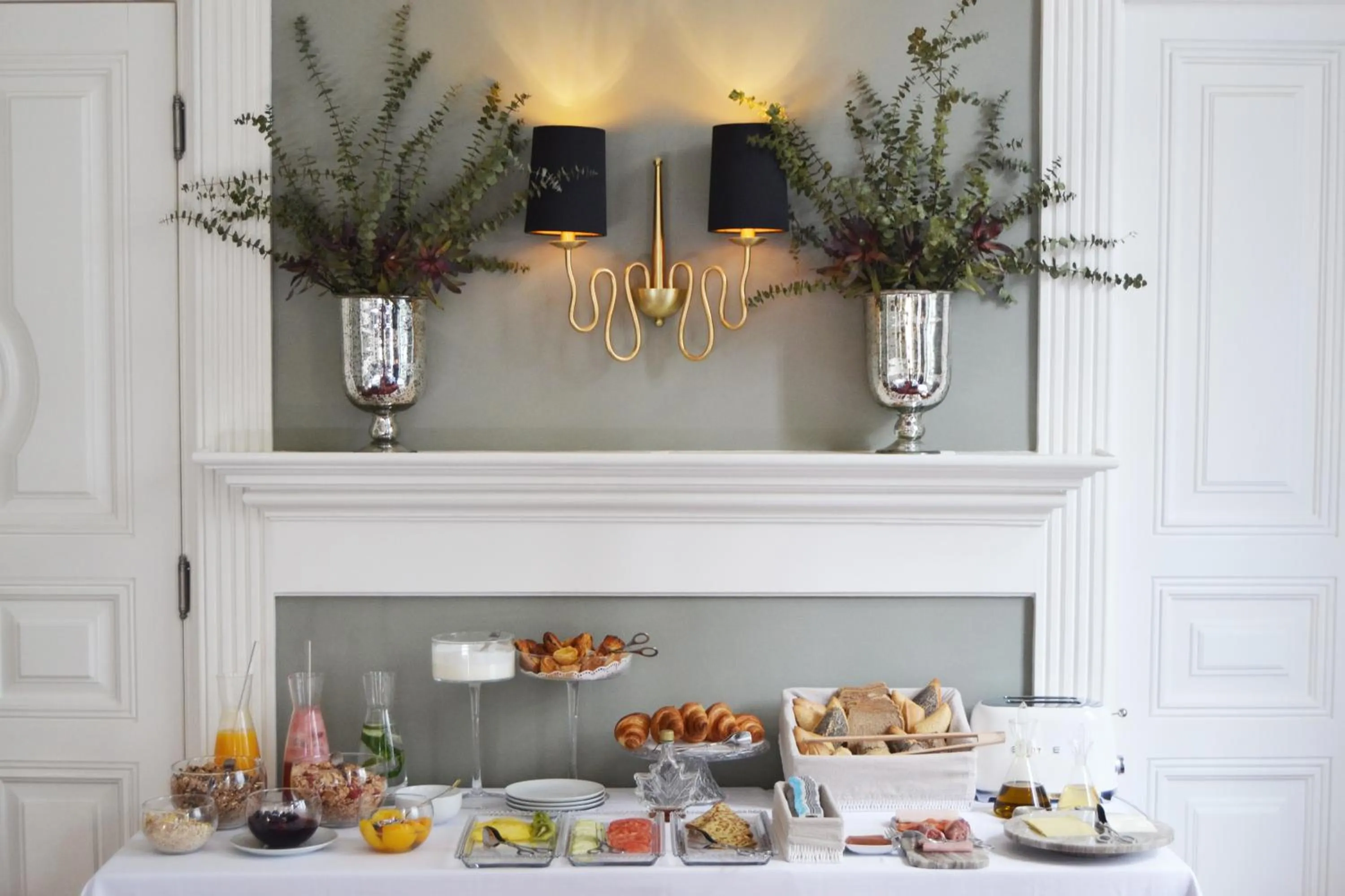 Breakfast in Dear Lisbon - Valmor Palace