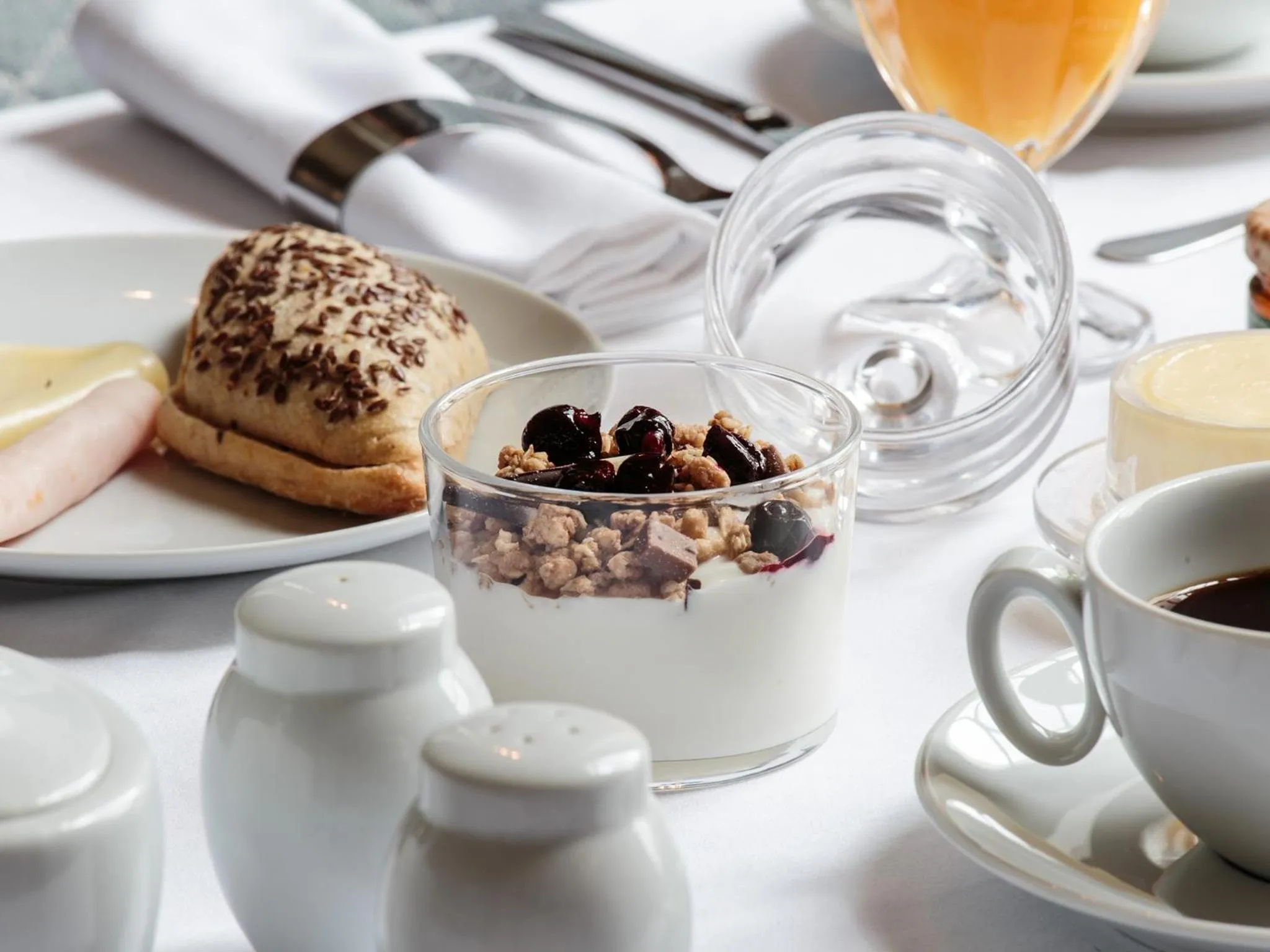 Breakfast in Dear Lisbon - Valmor Palace