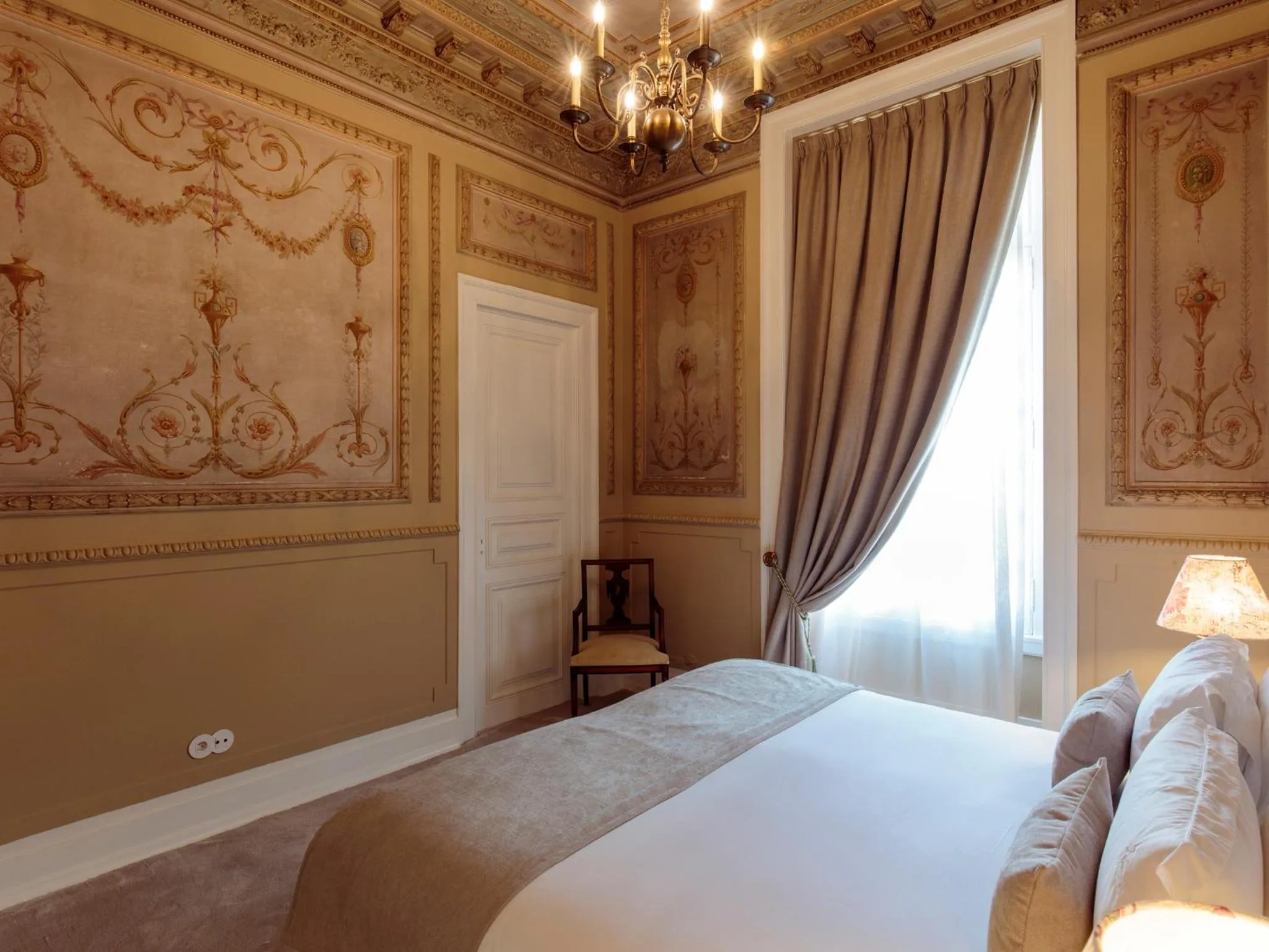 Bed in Dear Lisbon - Valmor Palace