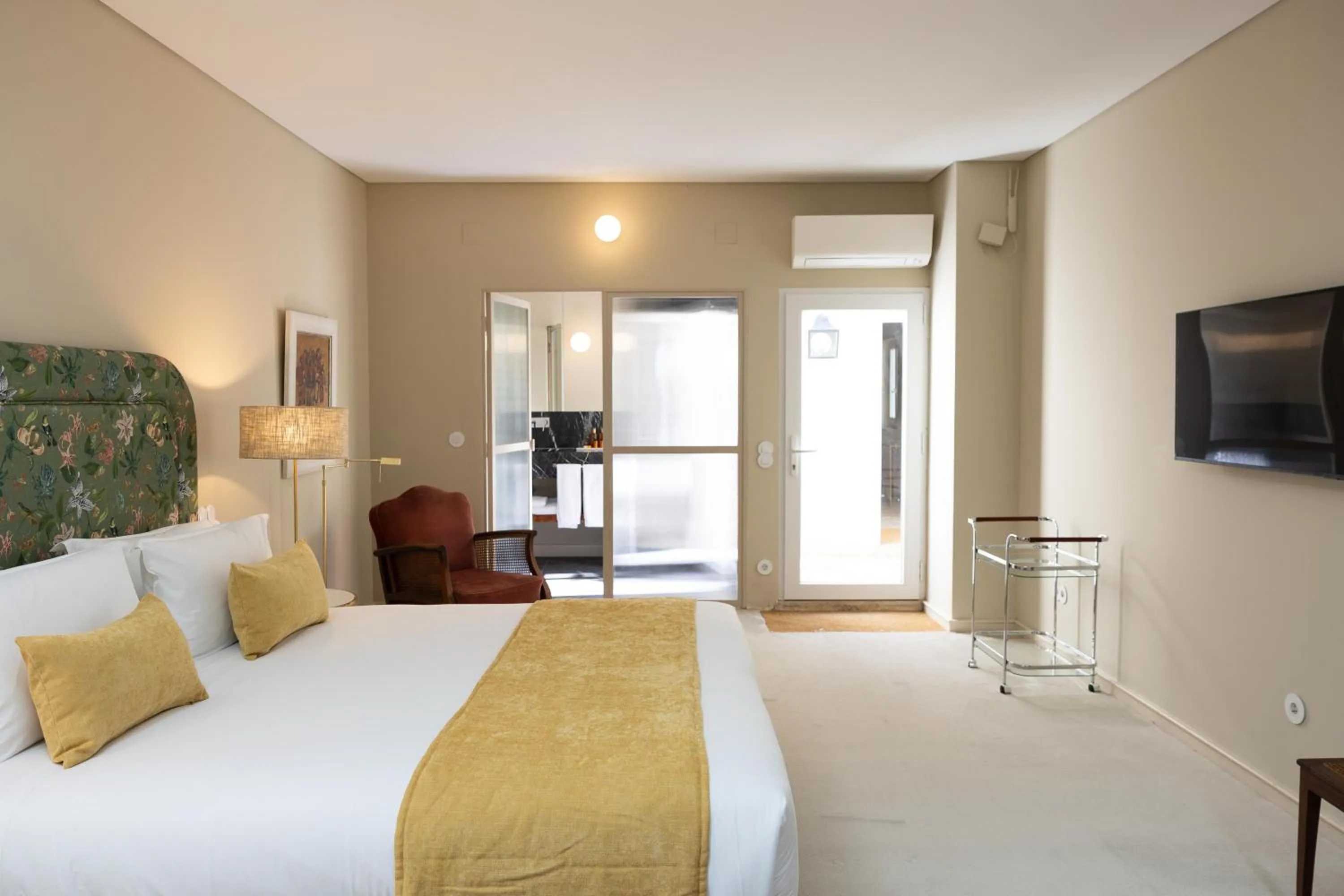 Bedroom, Bed in Dear Lisbon - Valmor Palace