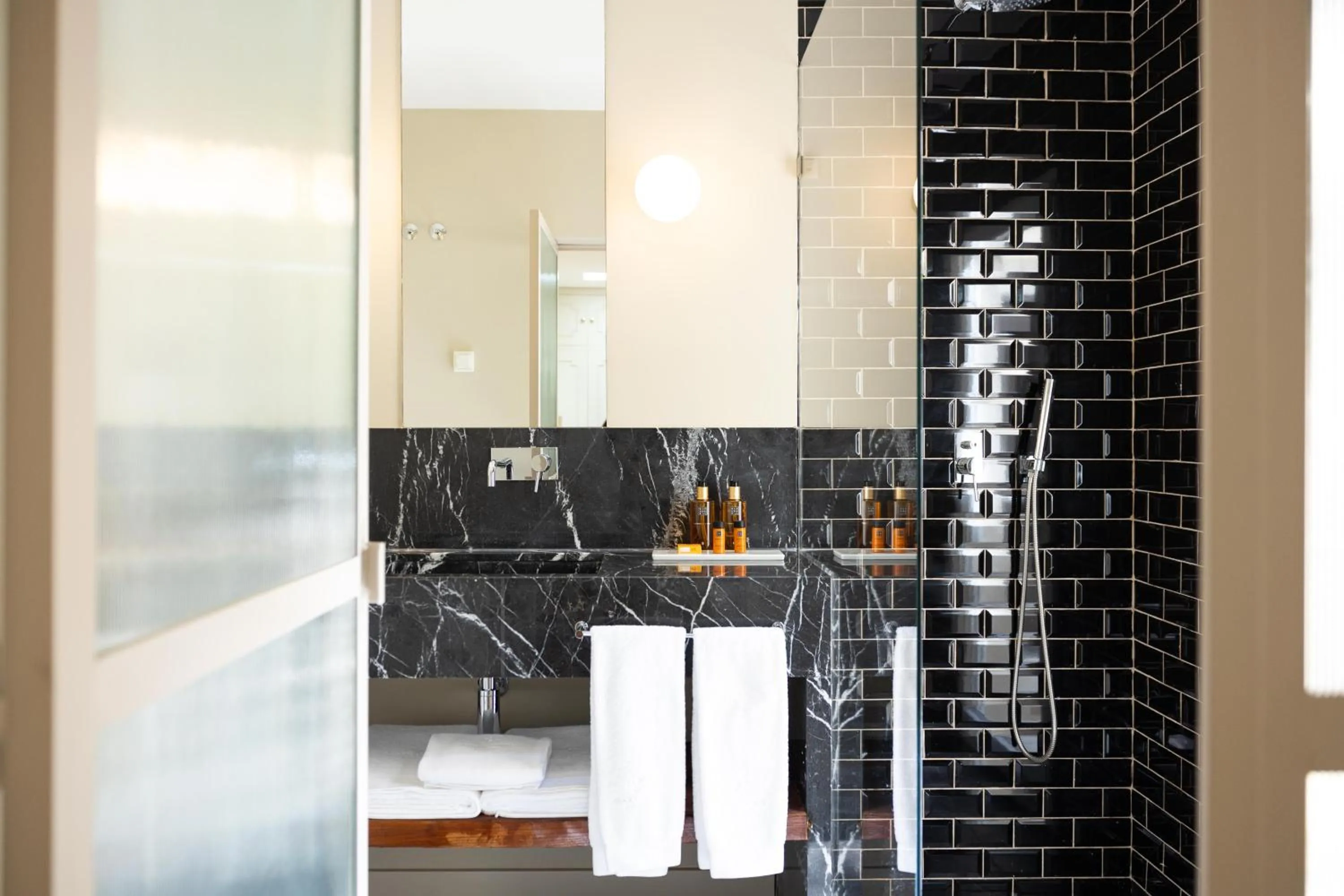 Bathroom in Dear Lisbon - Valmor Palace