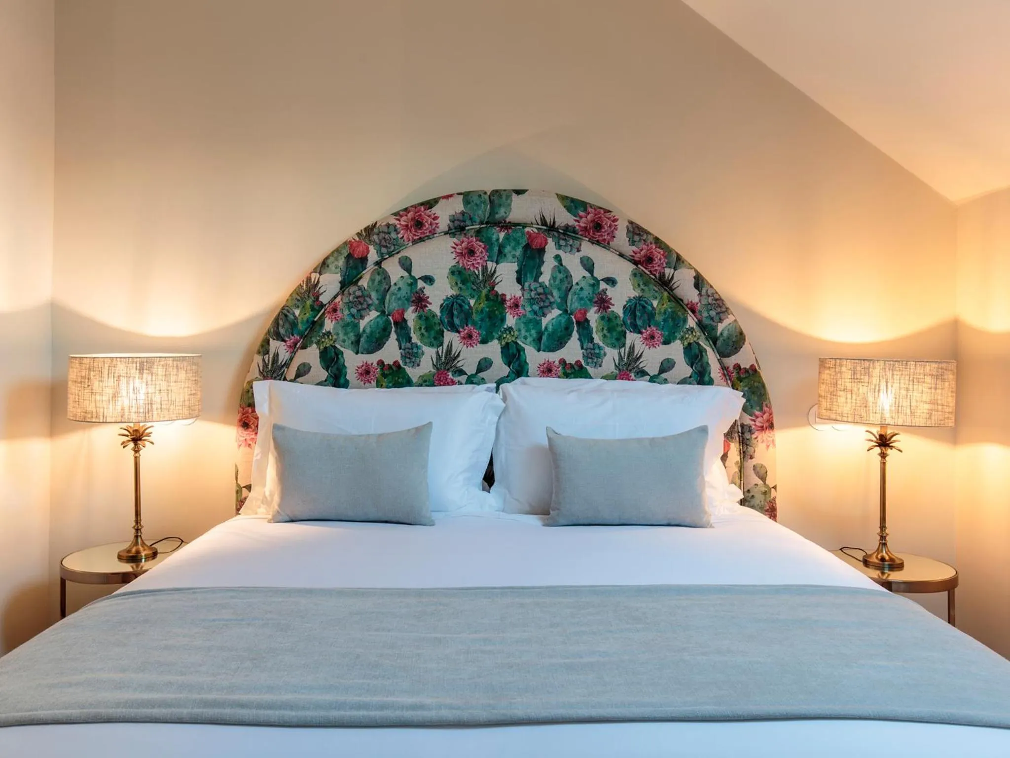 Bed in Dear Lisbon - Valmor Palace