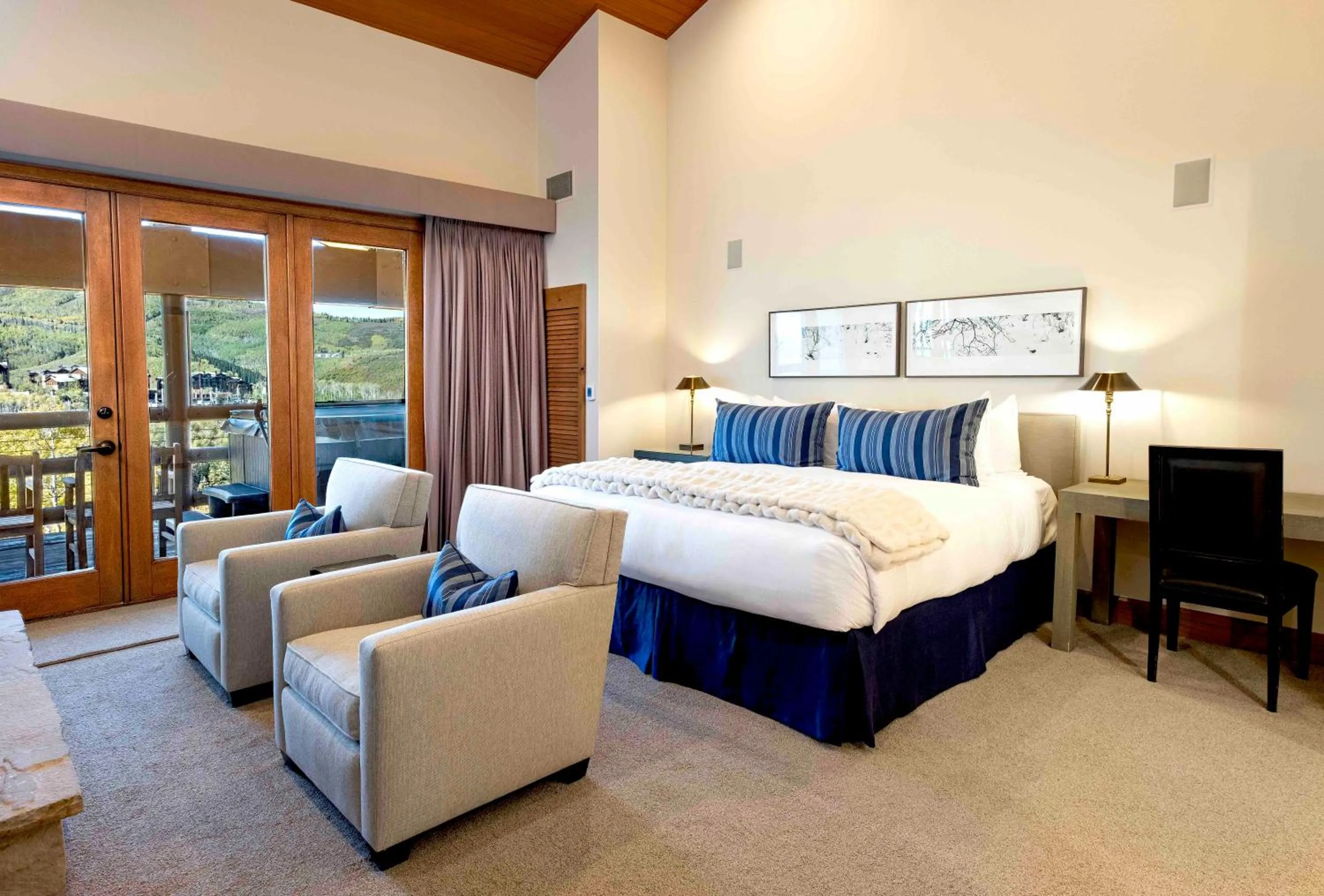 Bedroom, Bed in Stein Eriksen Lodge Deer Valley