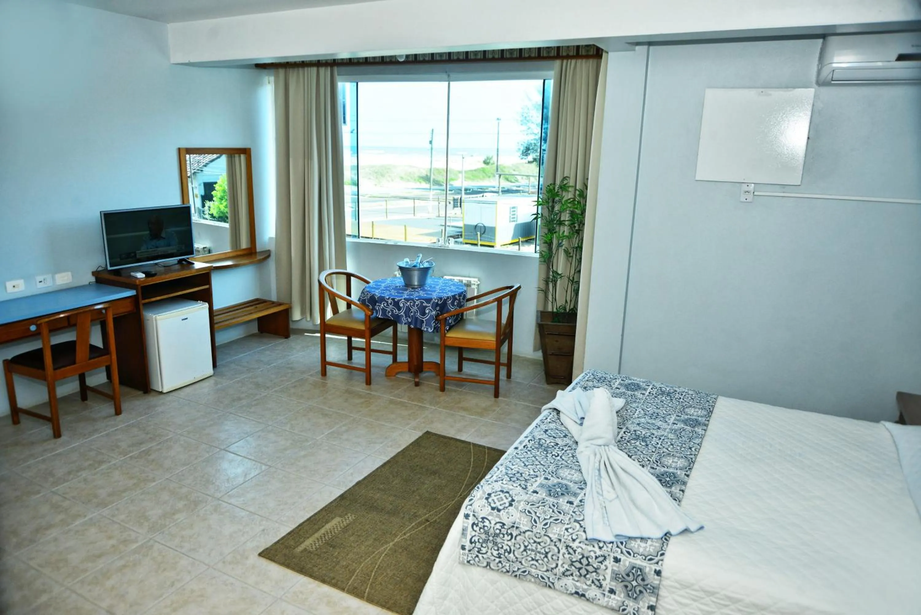 Bed in De Rose Praia Hotel