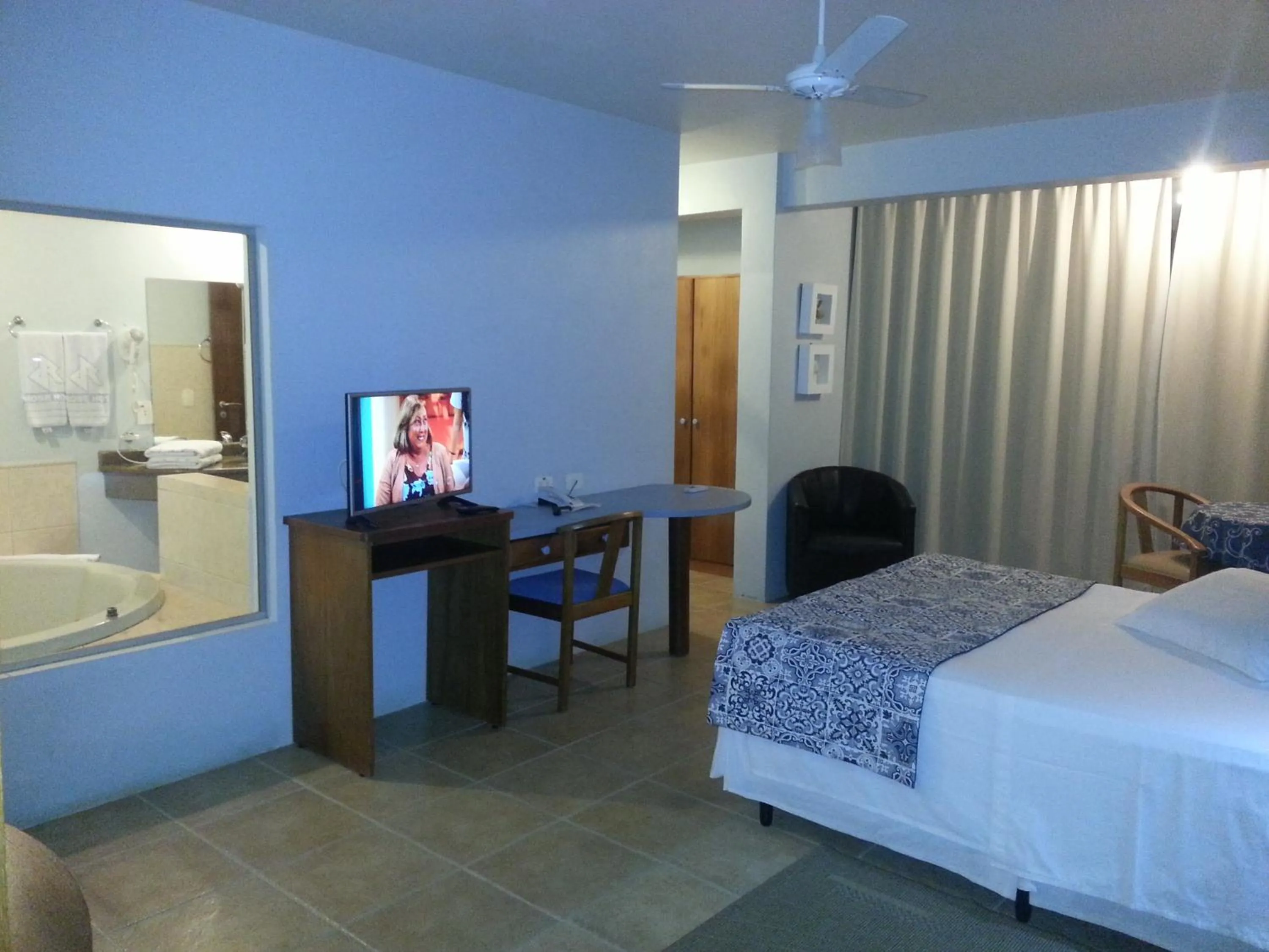 Bathroom, Bed in De Rose Praia Hotel