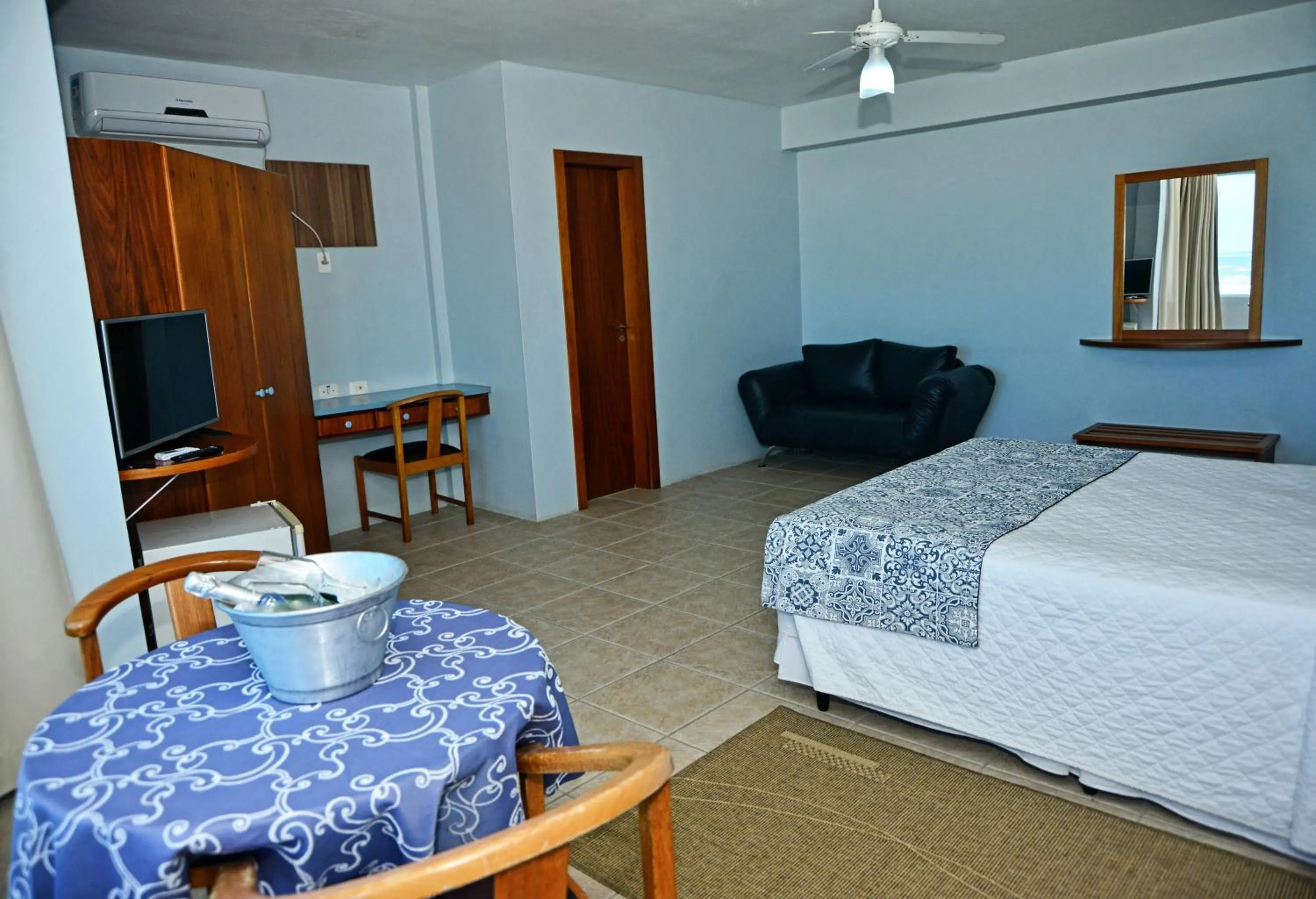 Bed in De Rose Praia Hotel