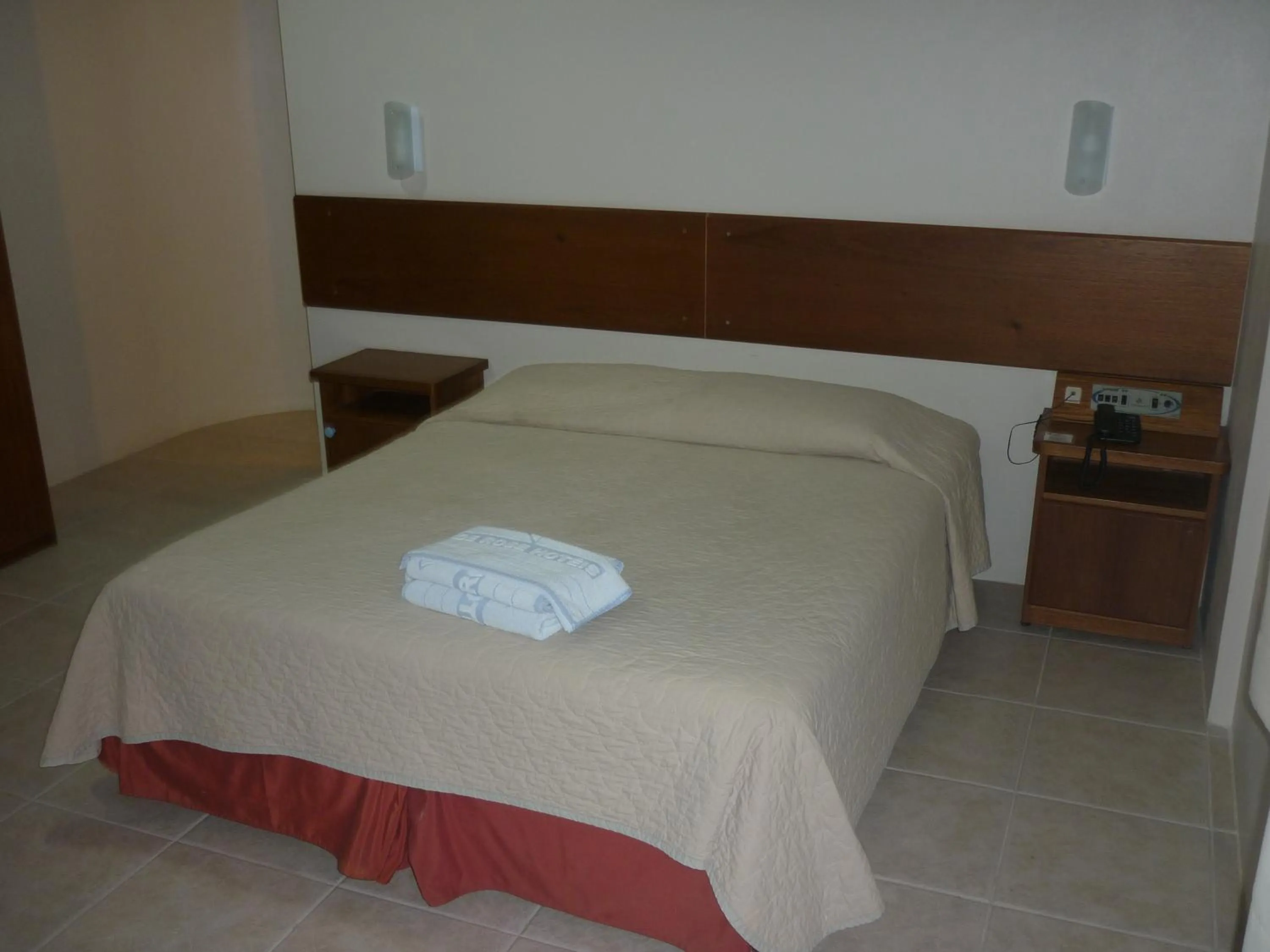 Photo of the whole room, Bed in De Rose Praia Hotel