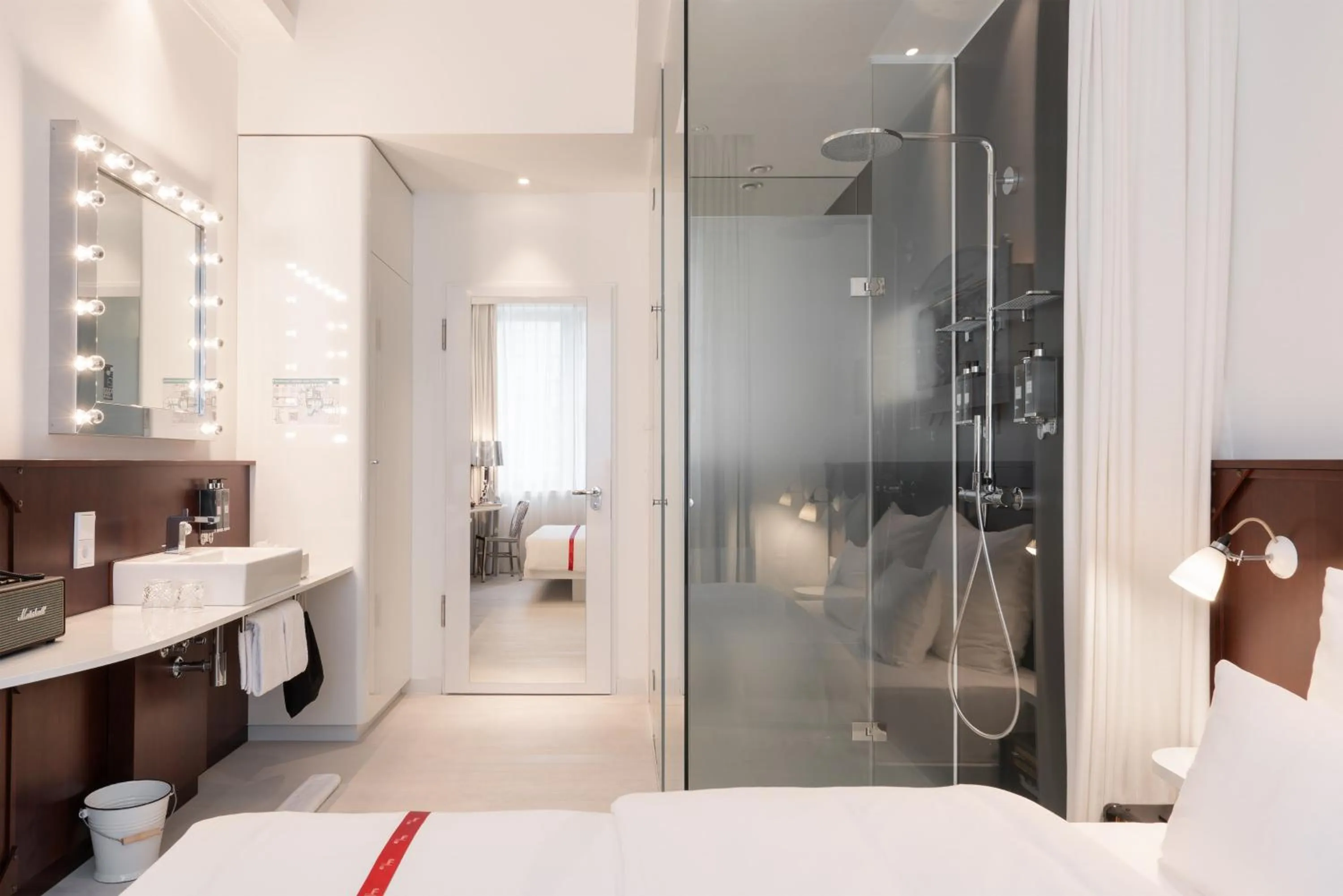 Photo of the whole room, Bed in Ruby Leni Hotel Dusseldorf