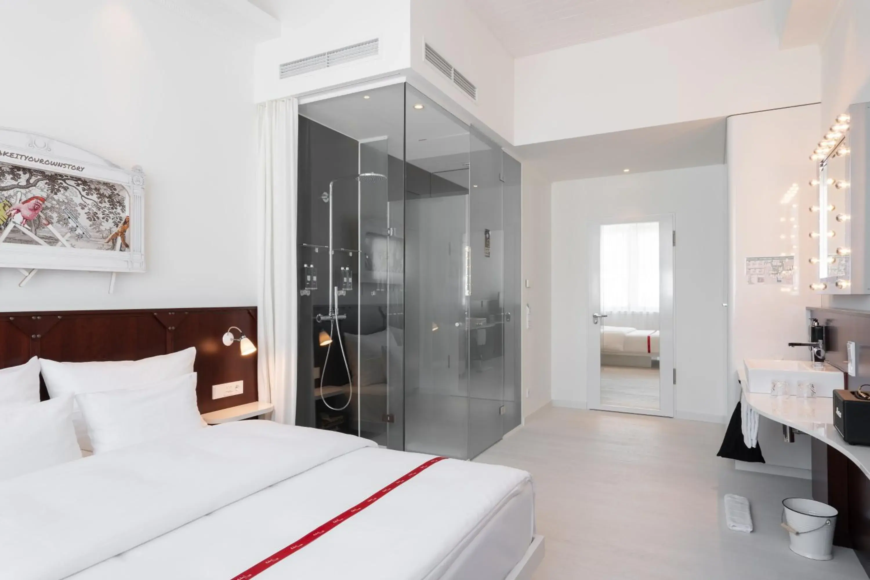 Photo of the whole room, Bed in Ruby Leni Hotel Dusseldorf Photo of the whole room, Bed in Ruby Leni Hotel Dusseldorf