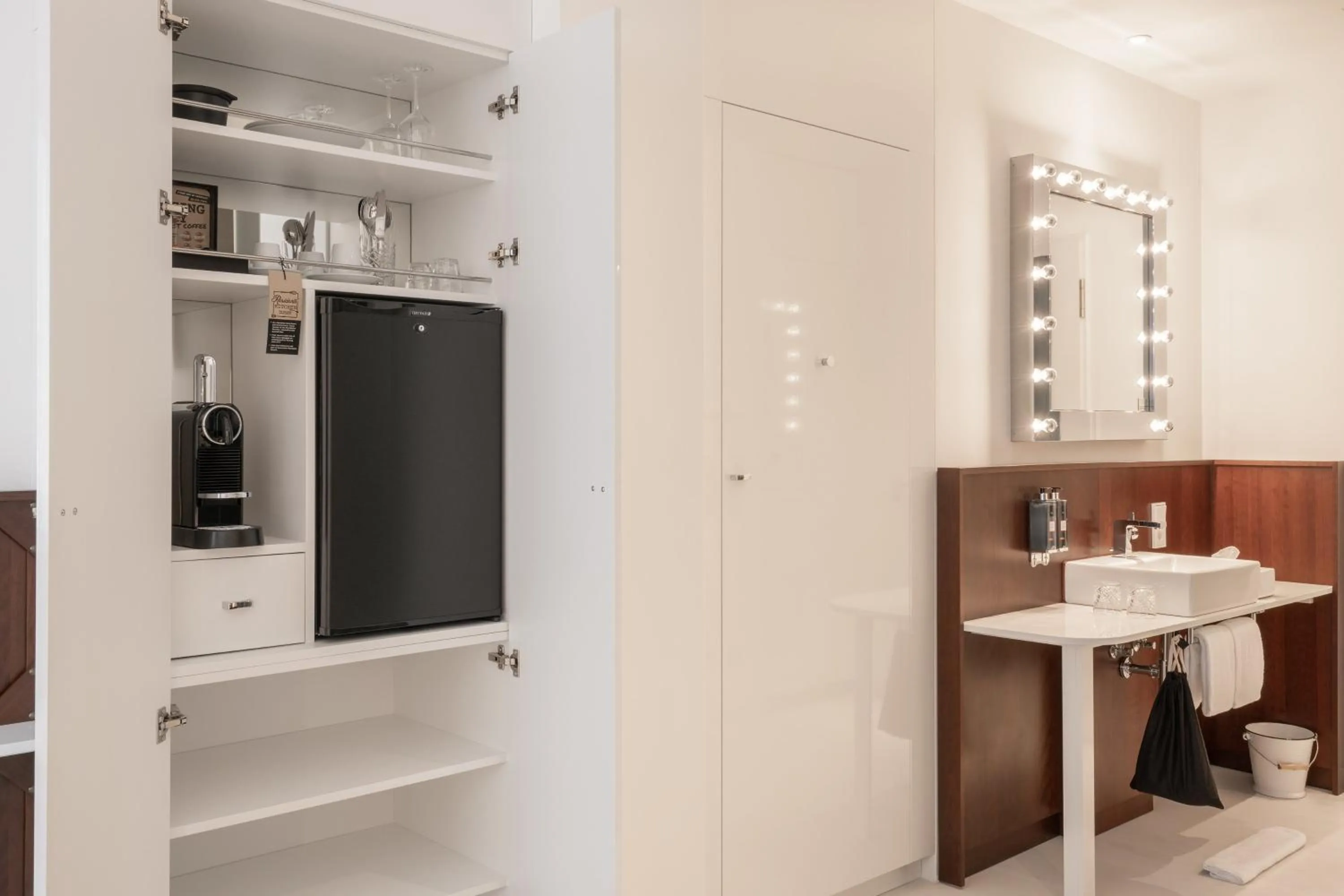 Photo of the whole room in Ruby Leni Hotel Dusseldorf