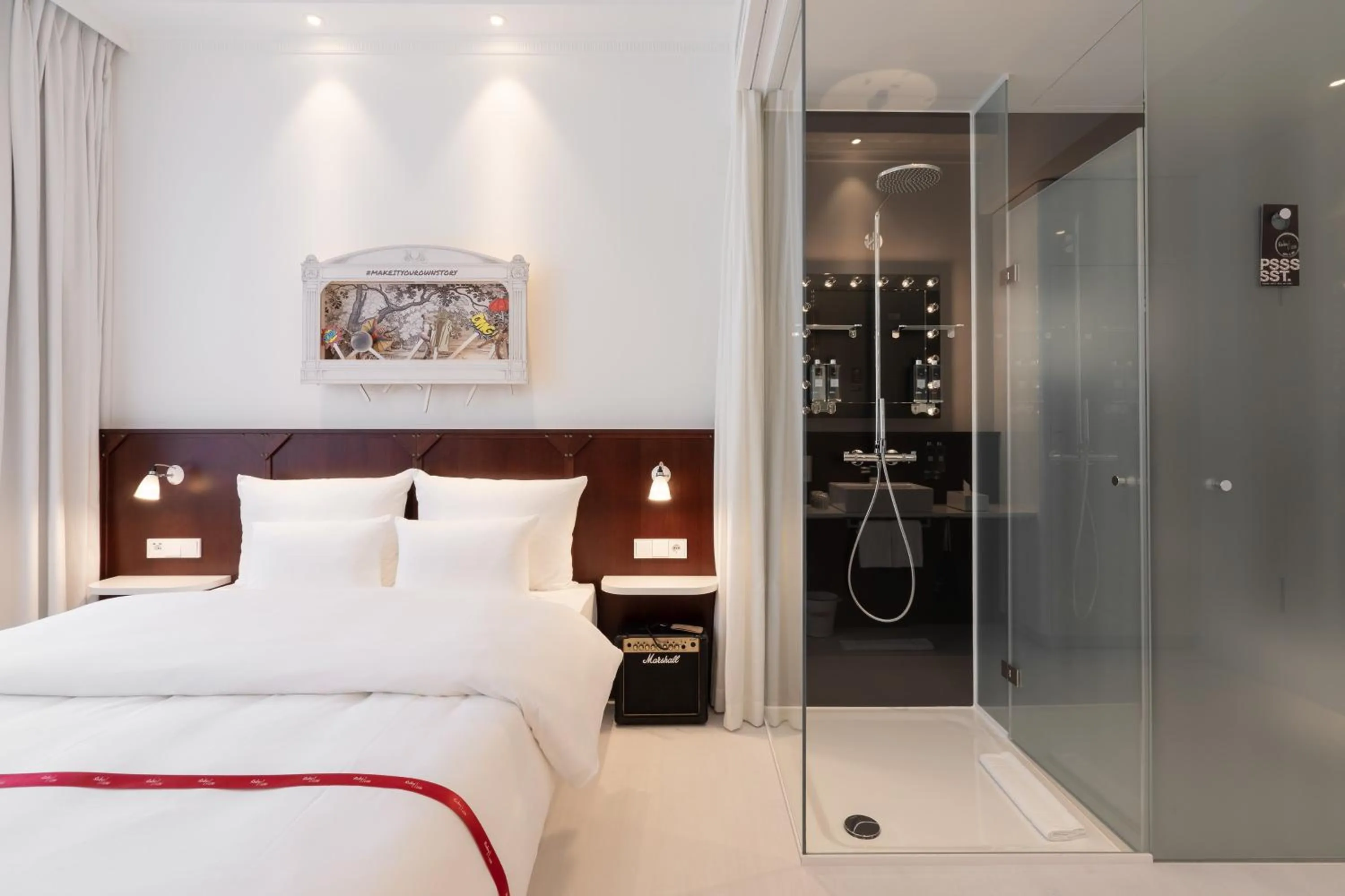 Photo of the whole room, Bed in Ruby Leni Hotel Dusseldorf