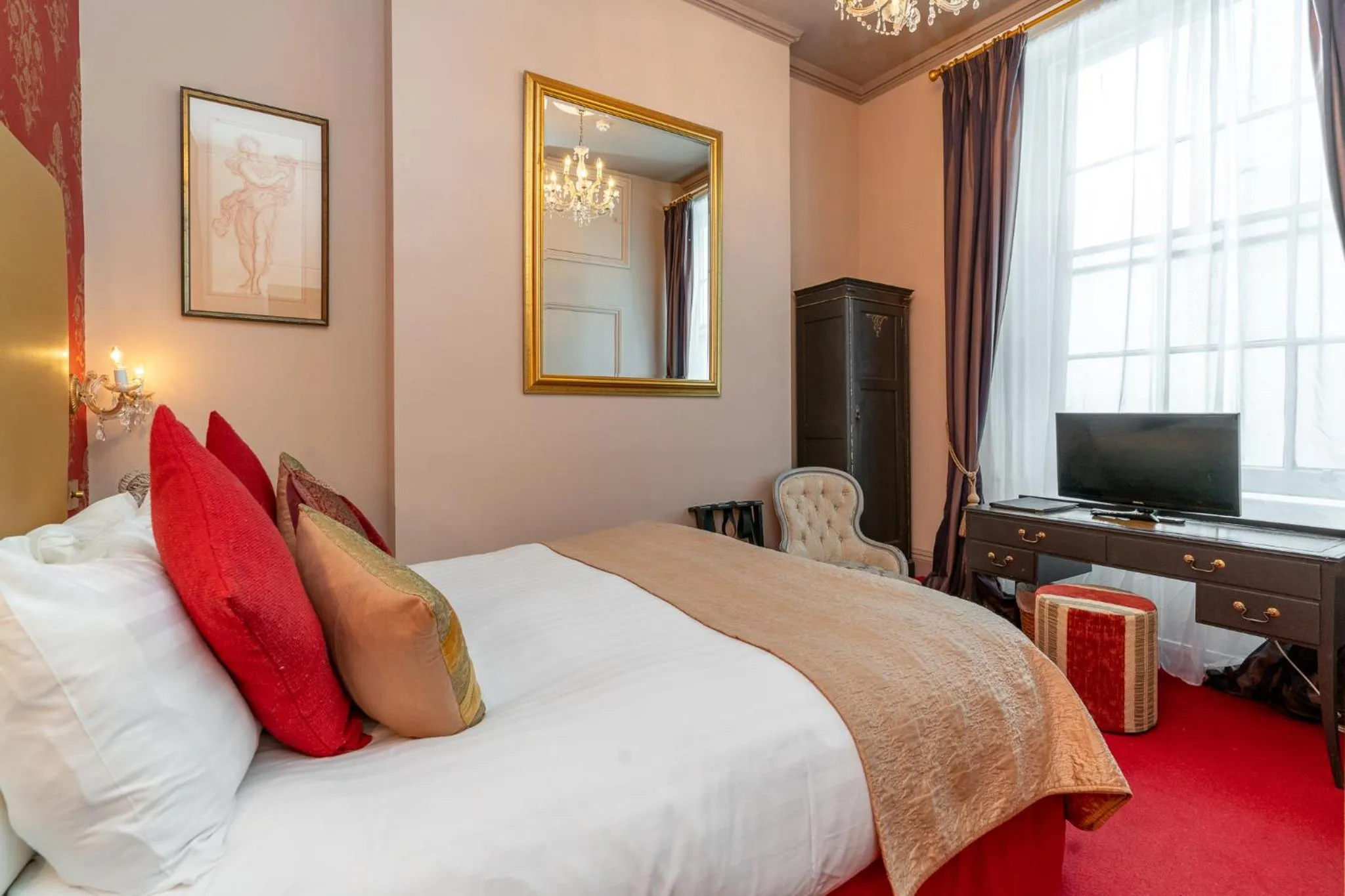 Bedroom, Bed in Blanch House