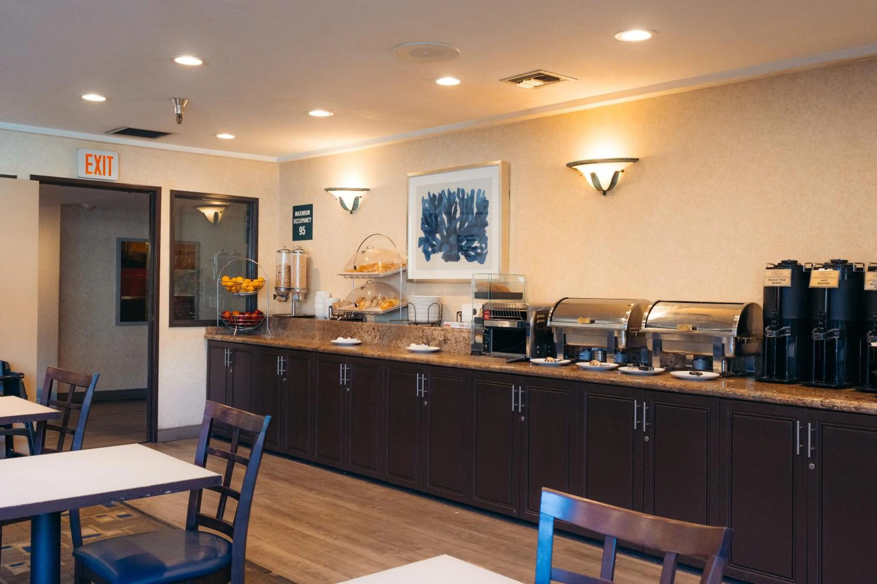 Breakfast in Maple Tree Inn