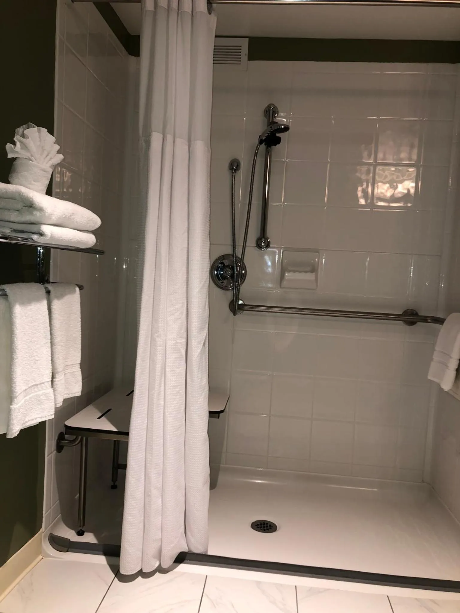 Bathroom in Maple Tree Inn