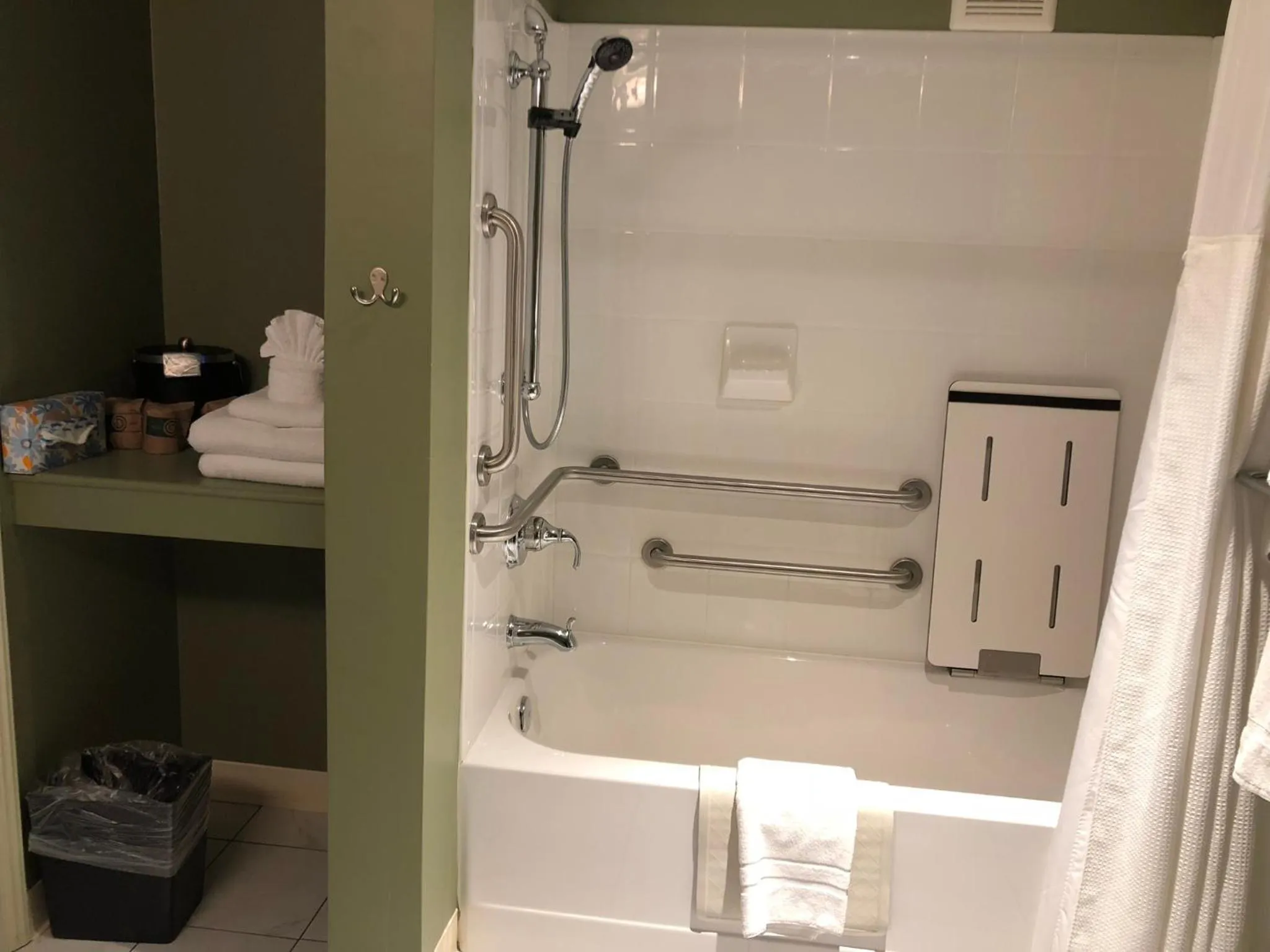 Shower in Maple Tree Inn