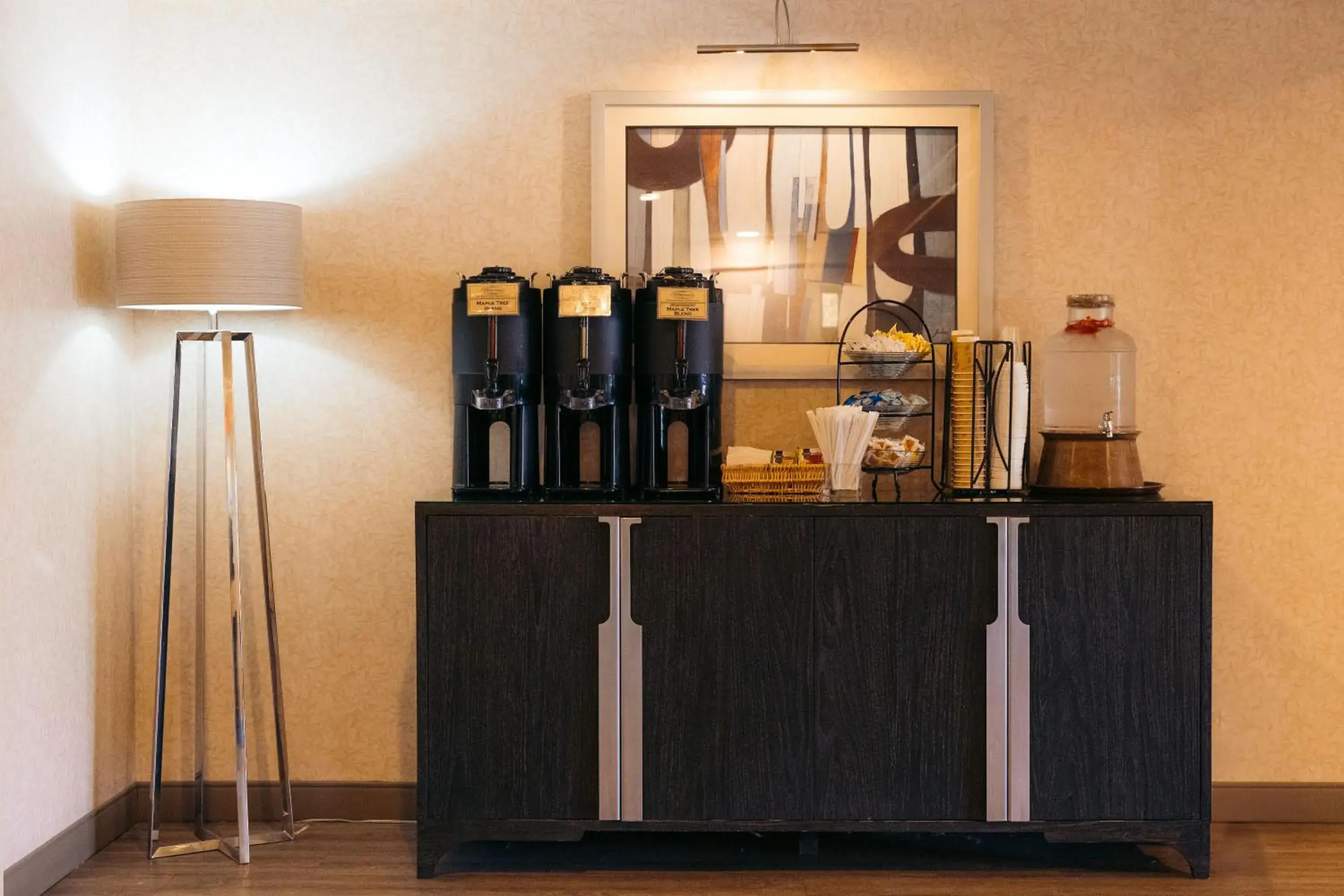 Breakfast in Maple Tree Inn Breakfast in Maple Tree Inn