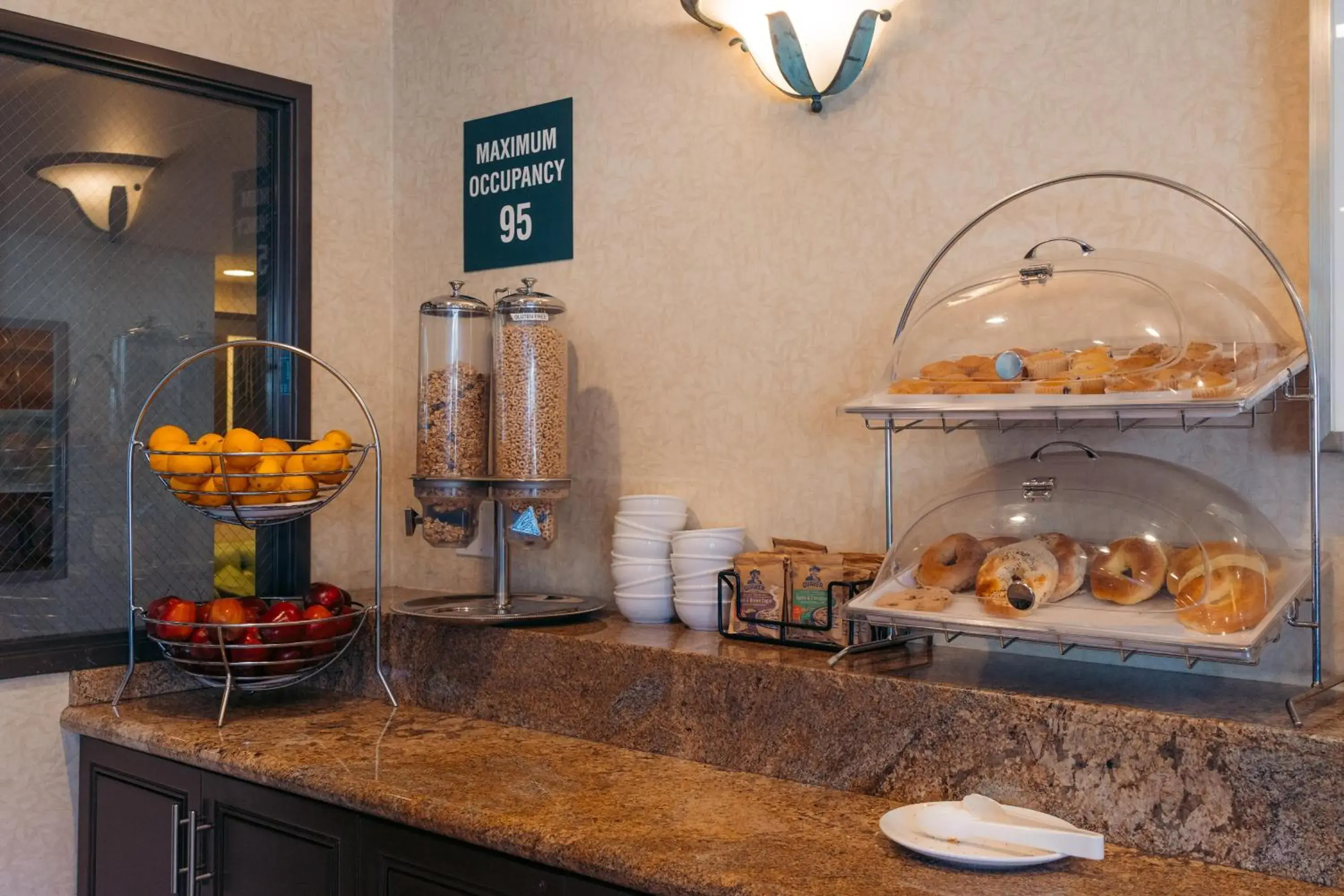 Breakfast in Maple Tree Inn Breakfast in Maple Tree Inn