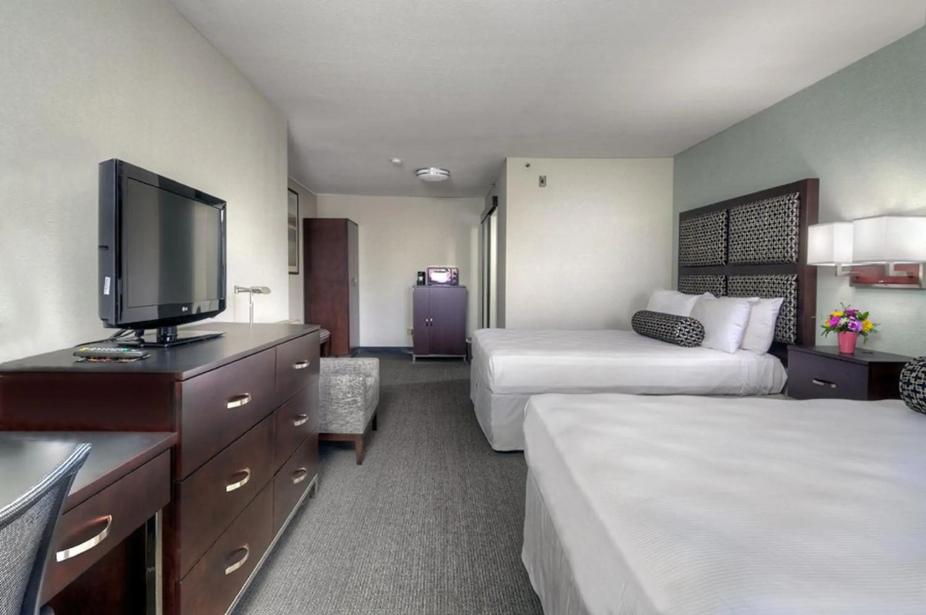TV and multimedia, Bed in Maple Tree Inn TV and multimedia, Bed in Maple Tree Inn