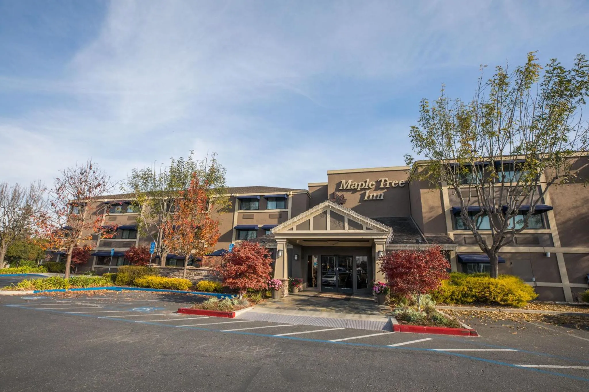 Facade/entrance in Maple Tree Inn