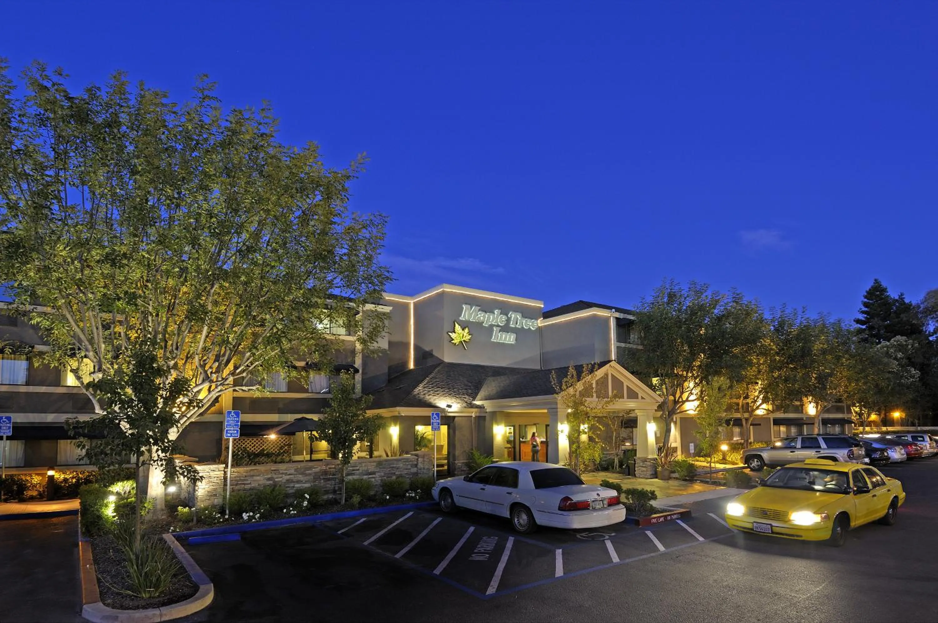 Facade/entrance in Maple Tree Inn