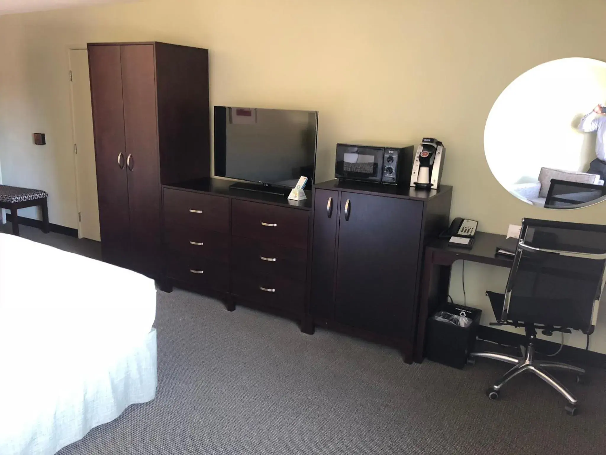 TV and multimedia, Bed in Maple Tree Inn TV and multimedia, Bed in Maple Tree Inn